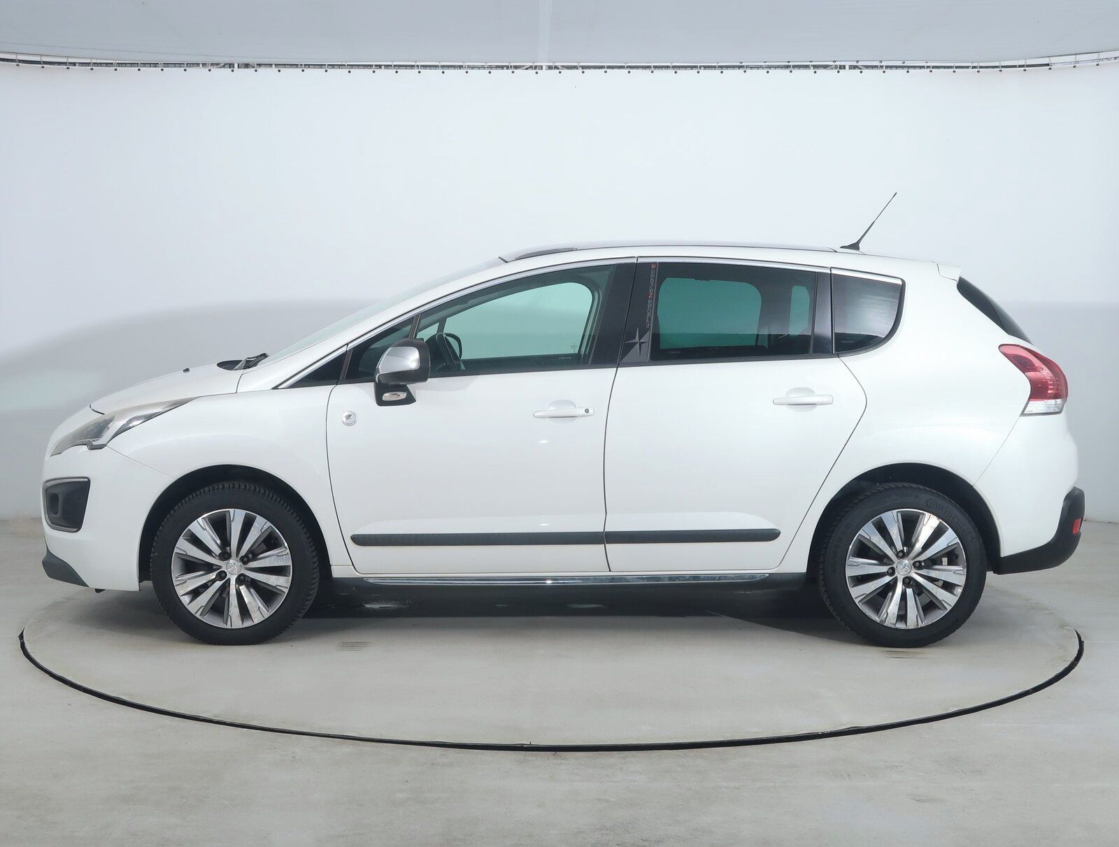 Peugeot 3008, 1.6 BlueHDi, Navi - fotka 3