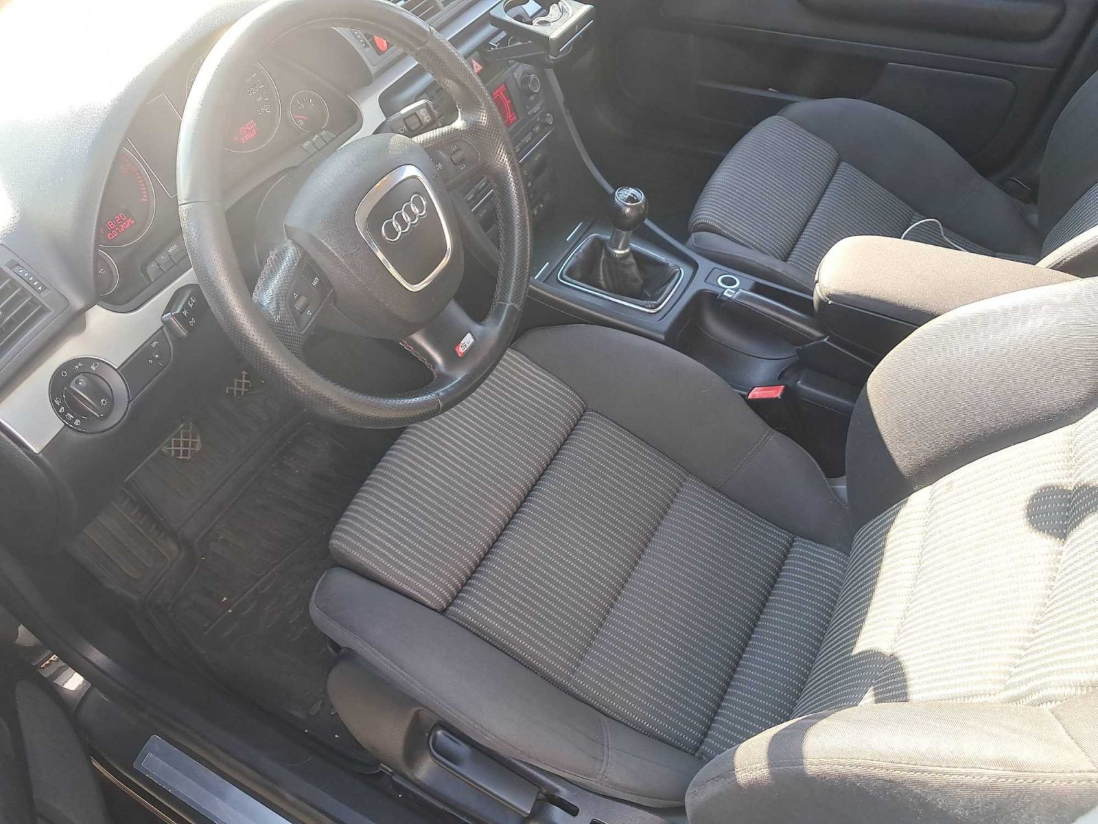 Audi A4, 2.0 TDI, Tažné - fotka 3