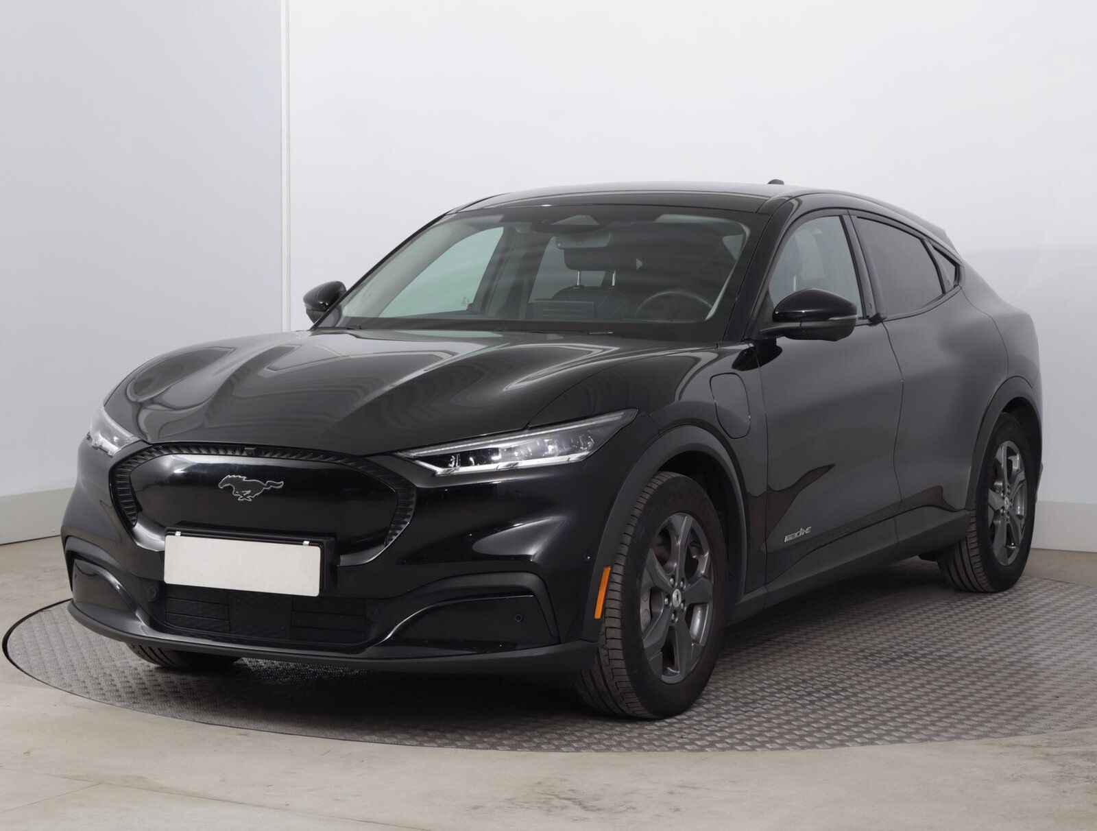Ford Mustang Mach-E, Standard Range RWD, SoH 94% - fotka 2