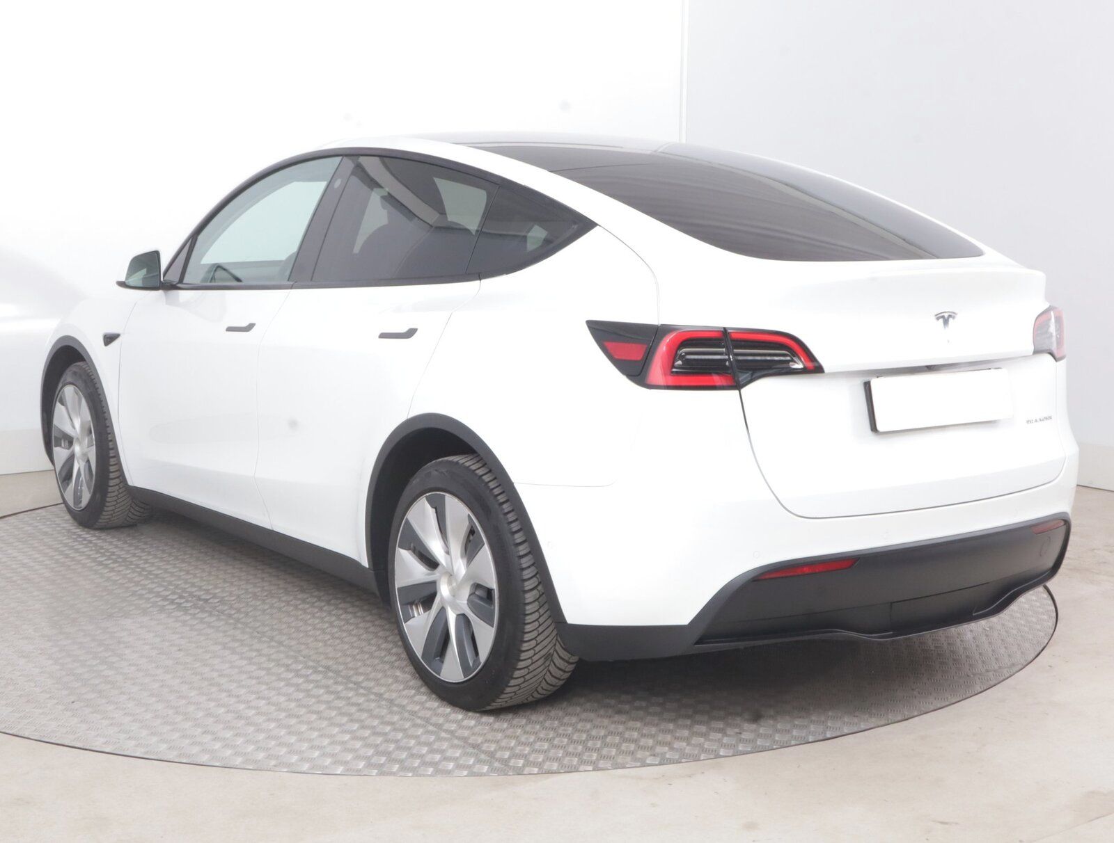 Tesla Model Y, Long Range AWD 79kWh, SoH 90% - fotka 4