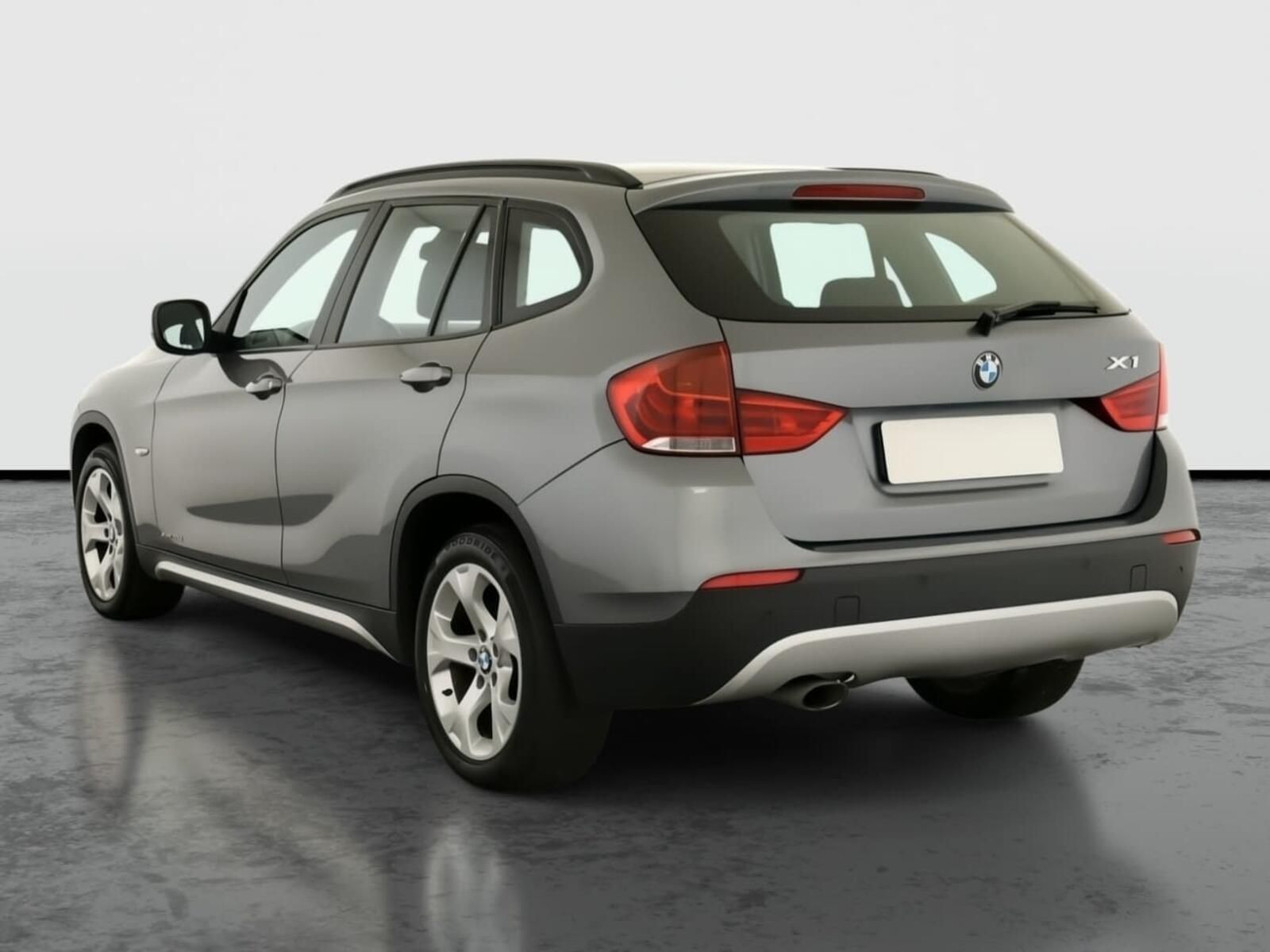 BMW X1, xDrive20d, 4X4, Xenony - fotka 4