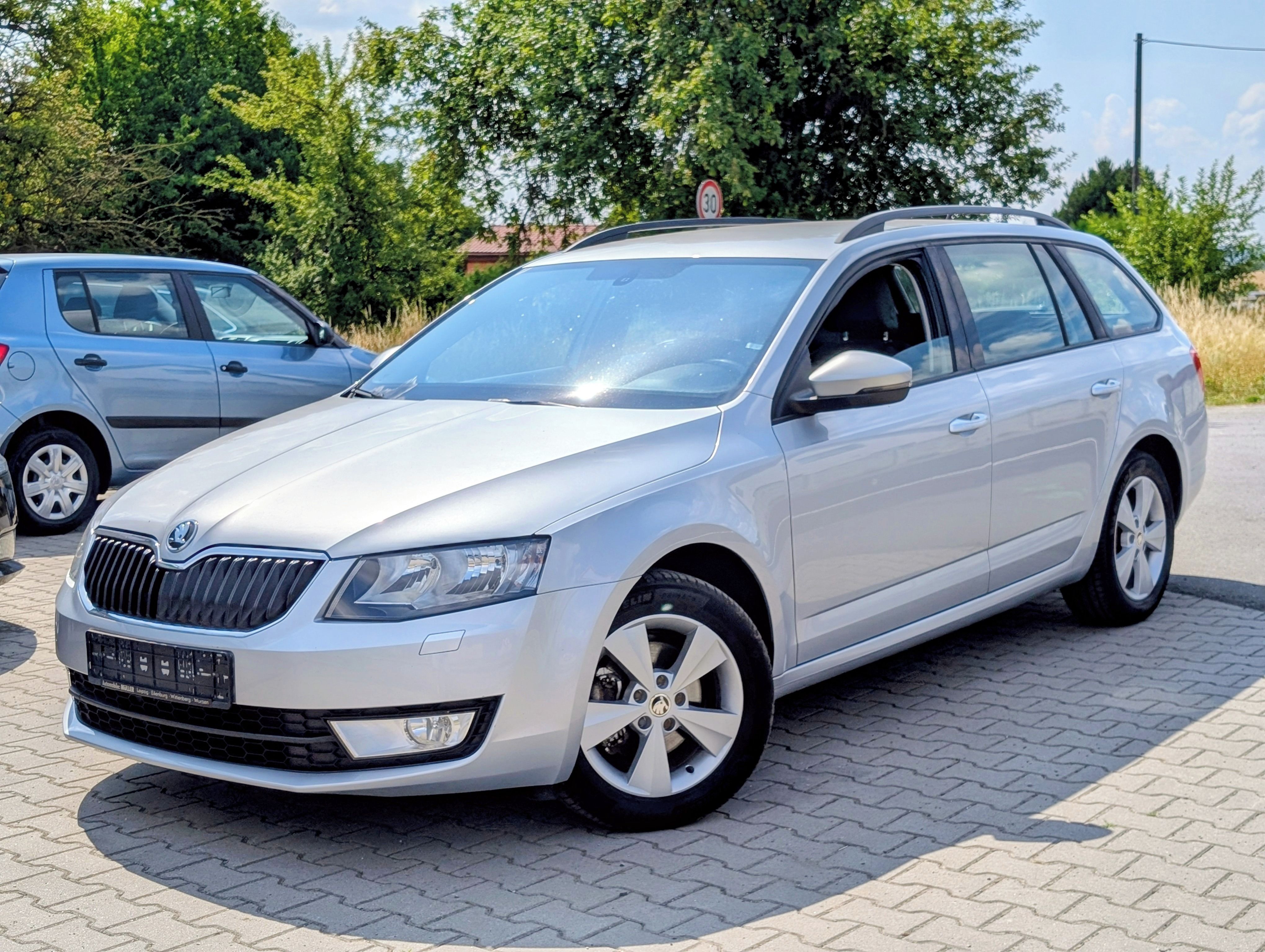 Škoda Octavia, III COMBI 2.0TDi 110kW DSG - fotka 2
