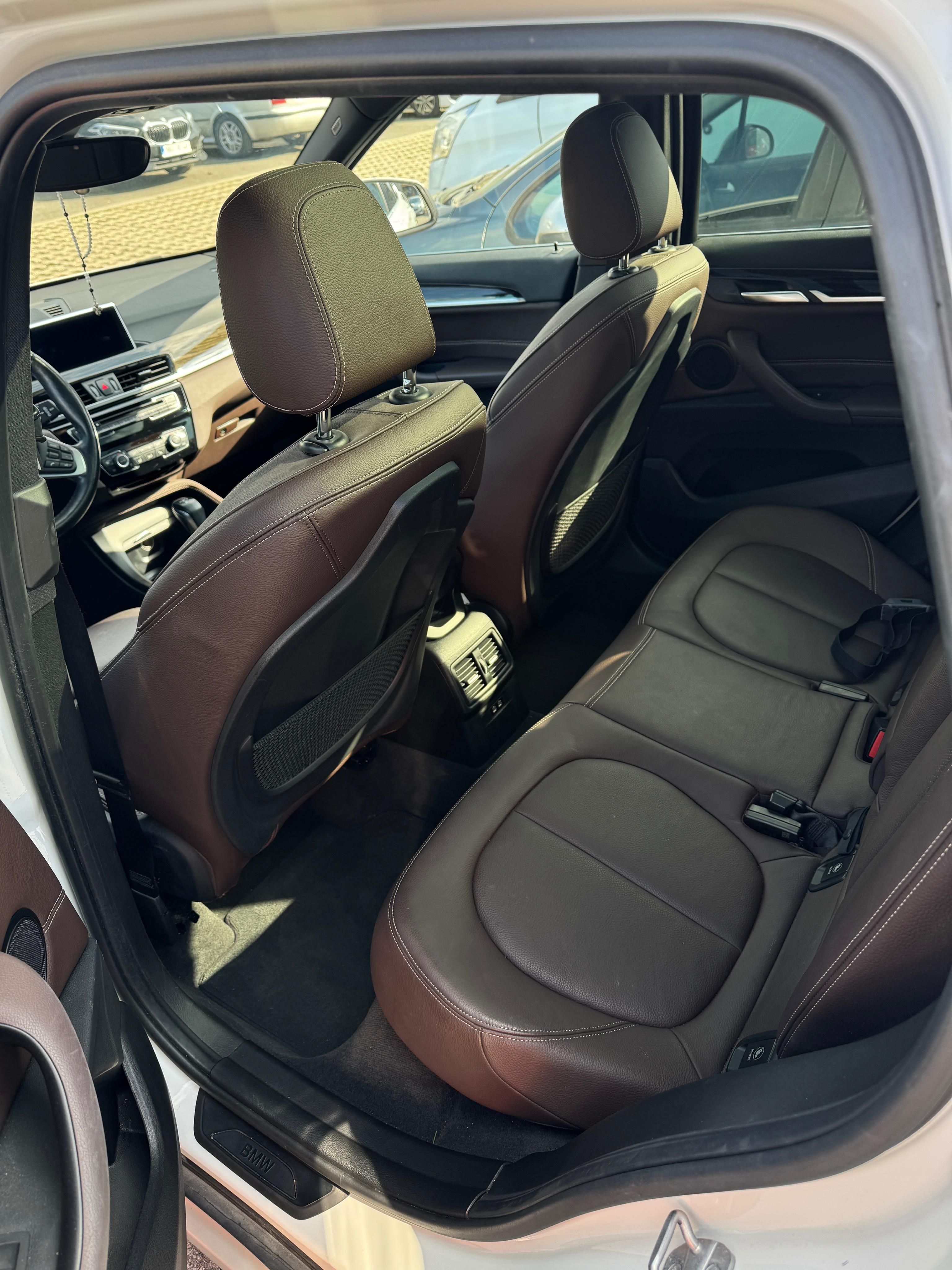 BMW X1, 2.0 l benzín Turbo - fotka 4