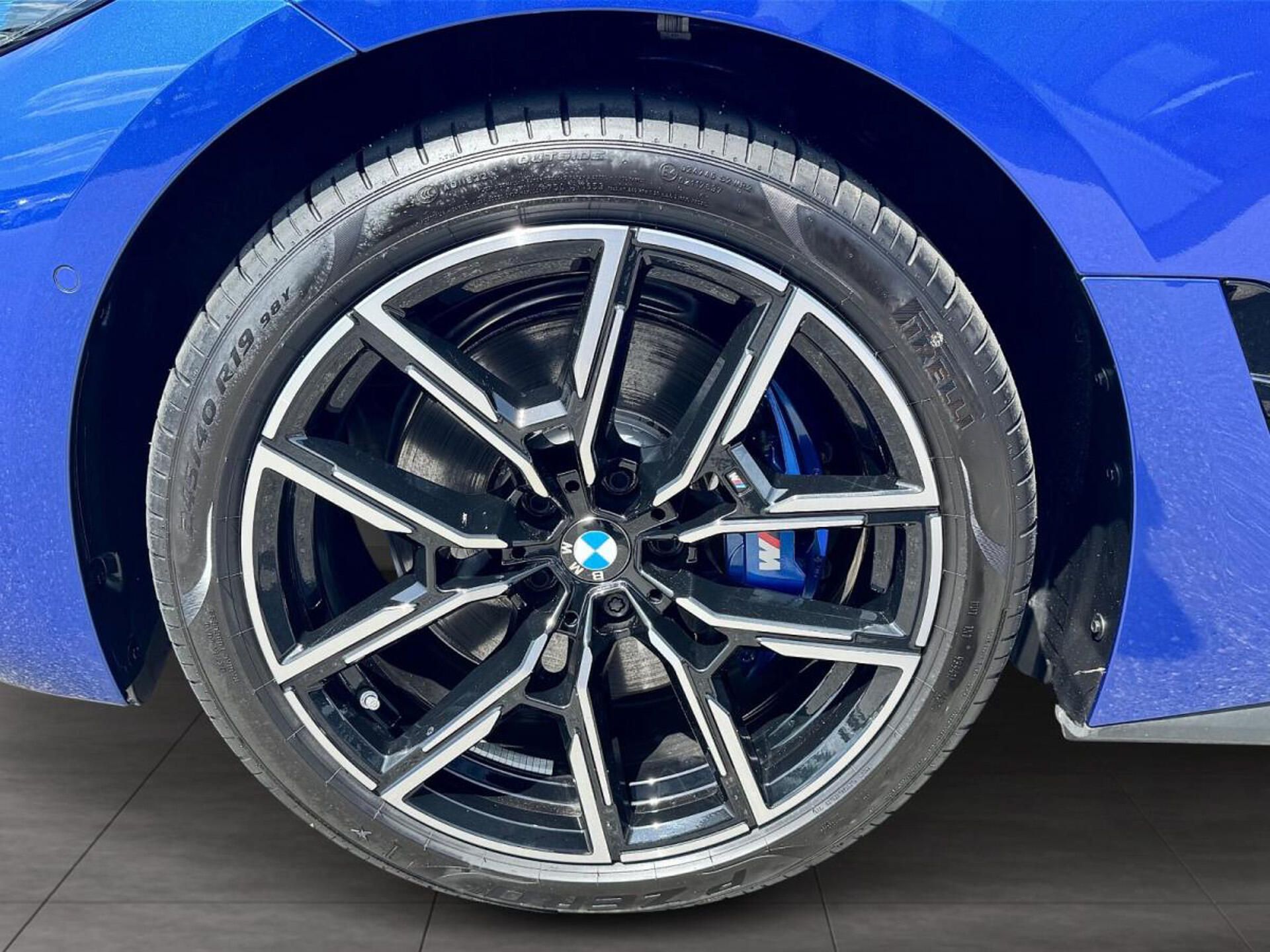 BMW i4, xDrive40 M-Sport HuD 360 DAPro - fotka 6