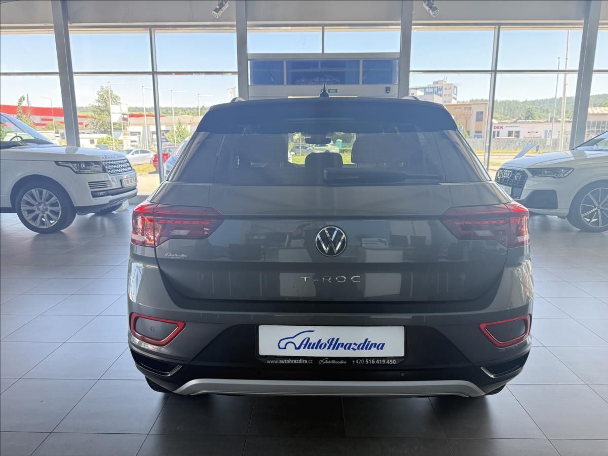 Volkswagen T-Roc, 1,0   TSI 85kW,SERVISKA,1.MAJ - fotka 5