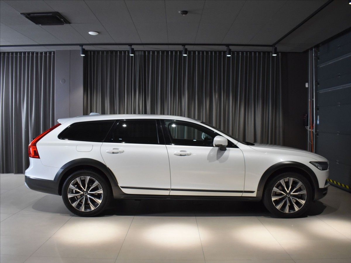 Volvo V90, 2,0 D5 AWD CC PRO - fotka 3