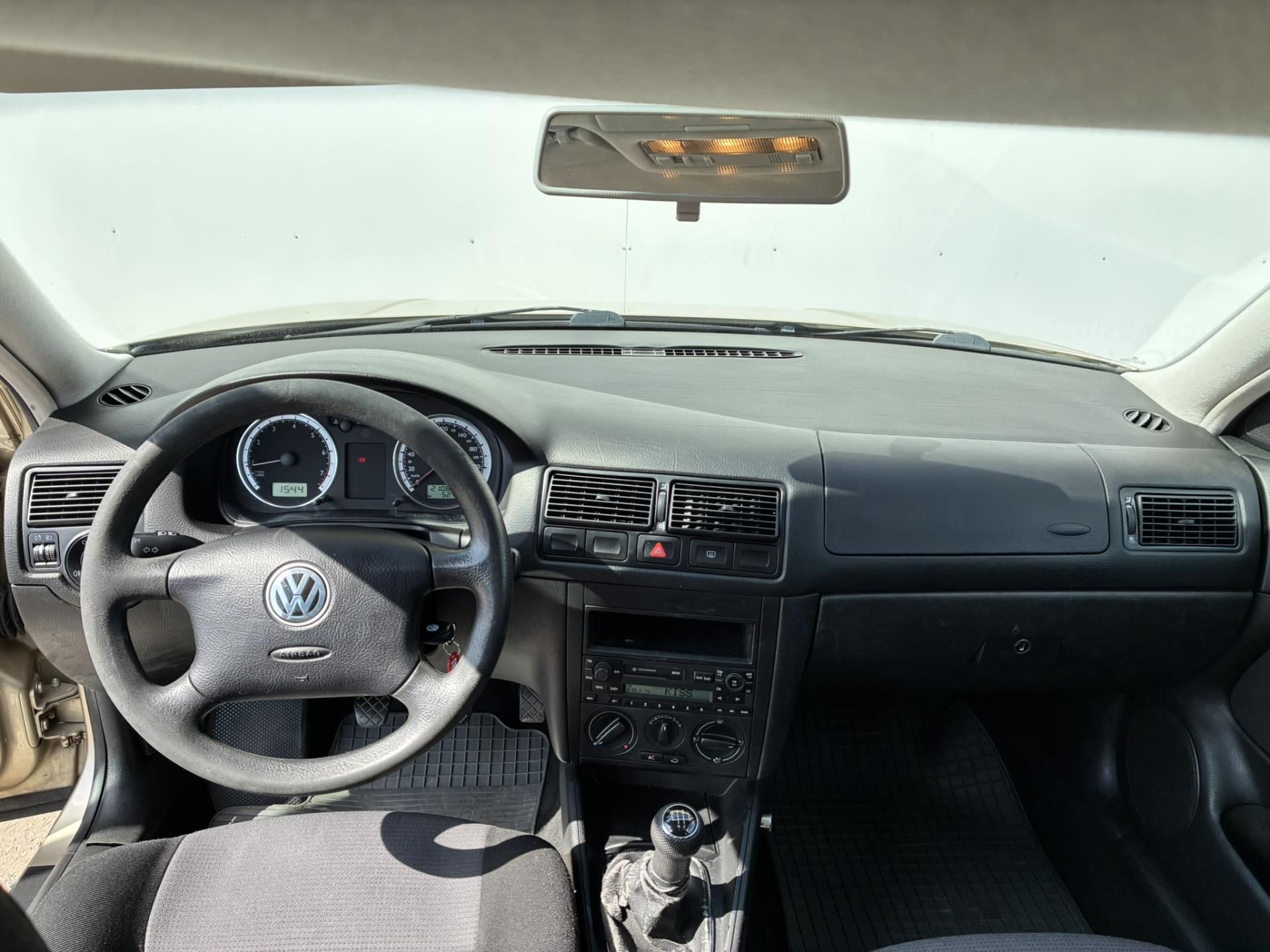 Volkswagen Golf, 1.6 16V 77kW - fotka 5