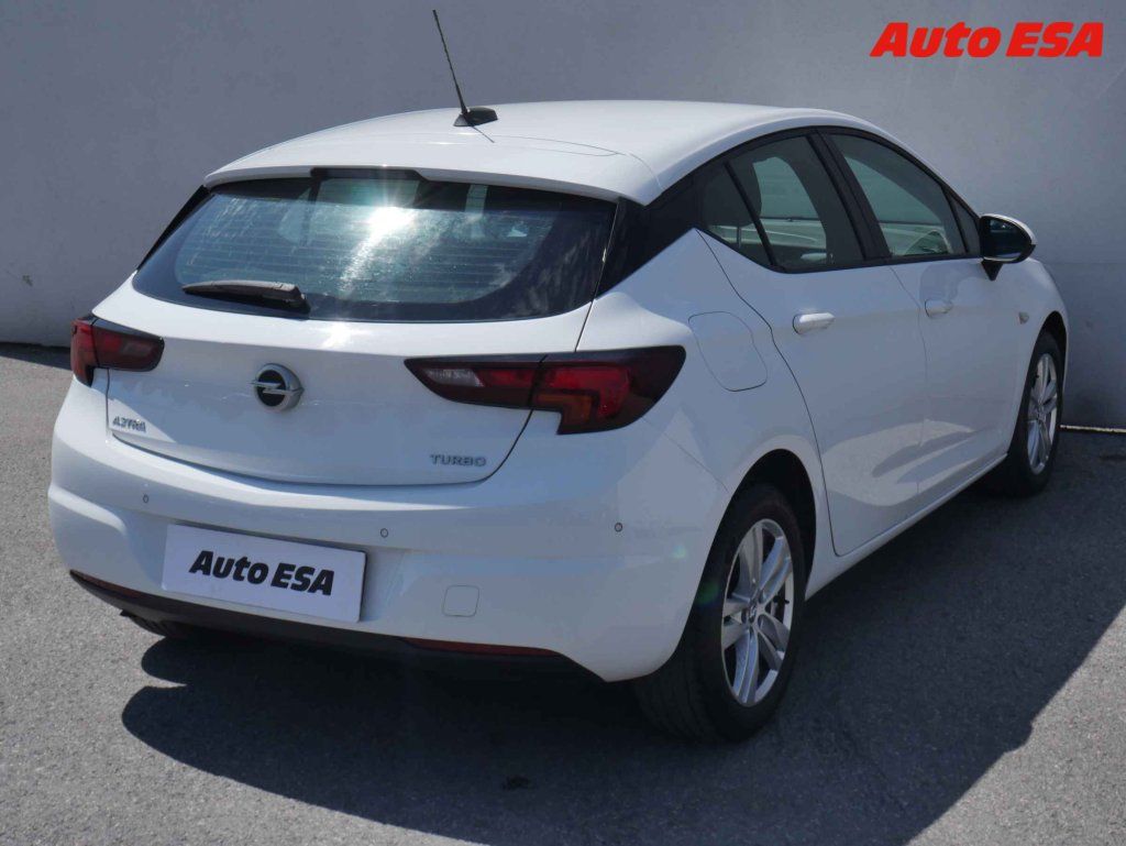 Opel Astra, 1.4,2.maj,ČR - fotka 4