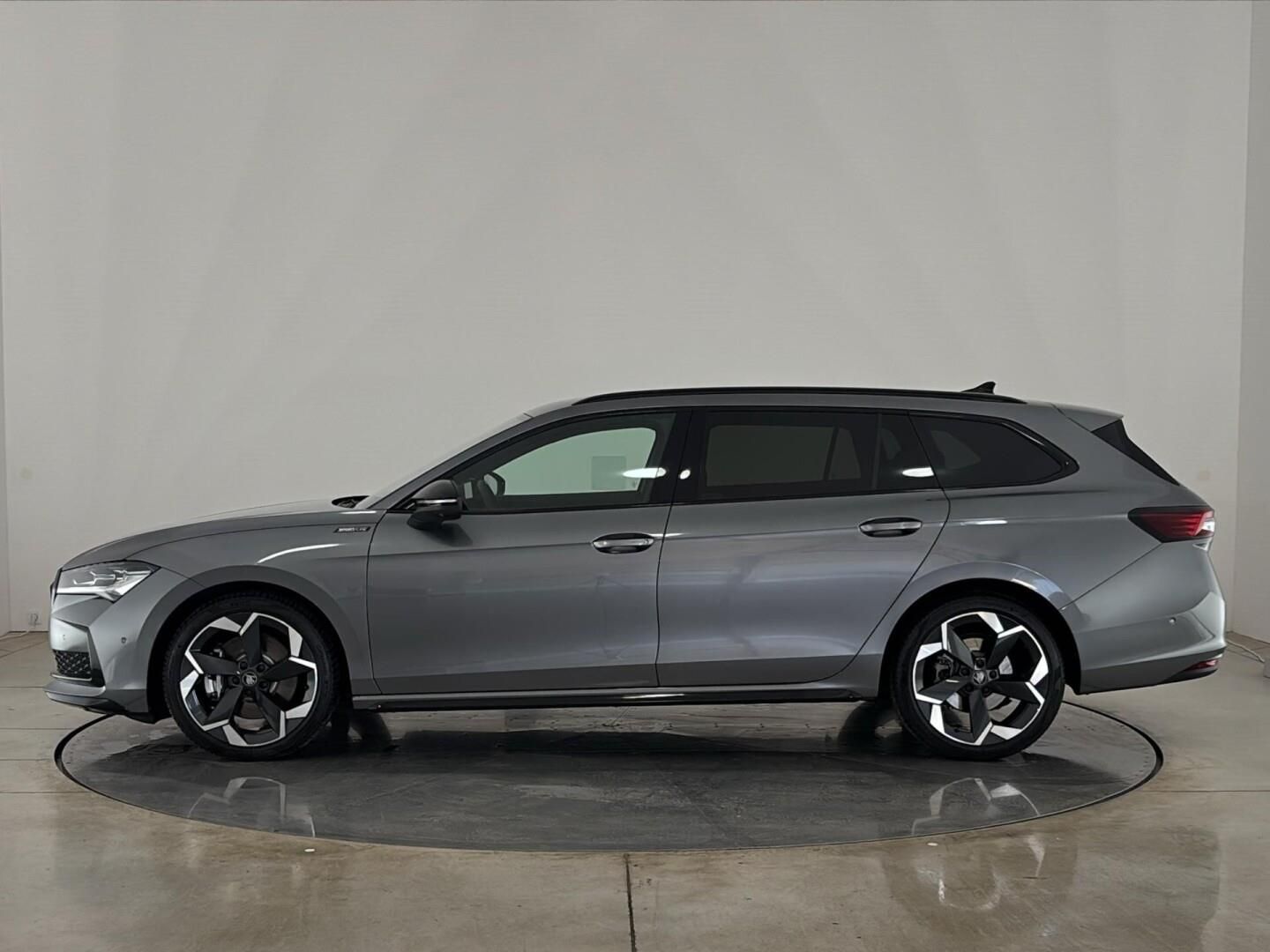 Škoda Superb, 2.0 TDI DSG / 142 kW Sportline - fotka 3