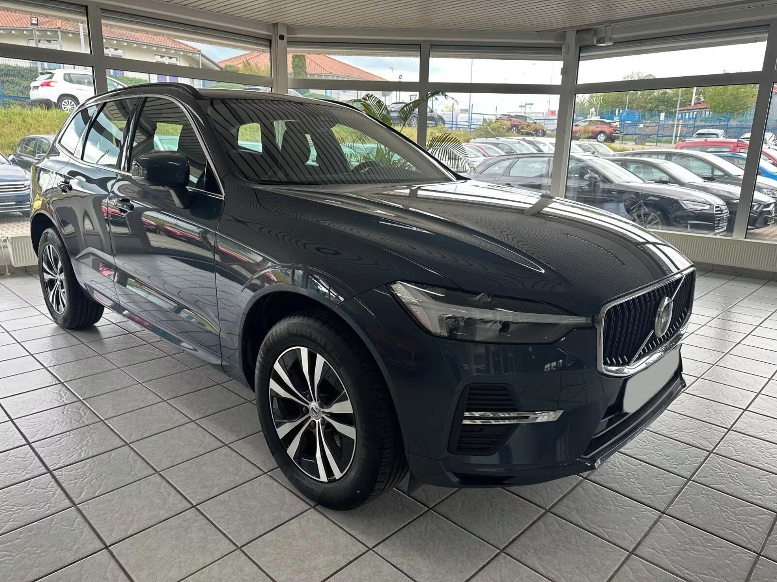 Volvo XC60, 2.0 Momentum*Kůže*Kamera* - fotka 3