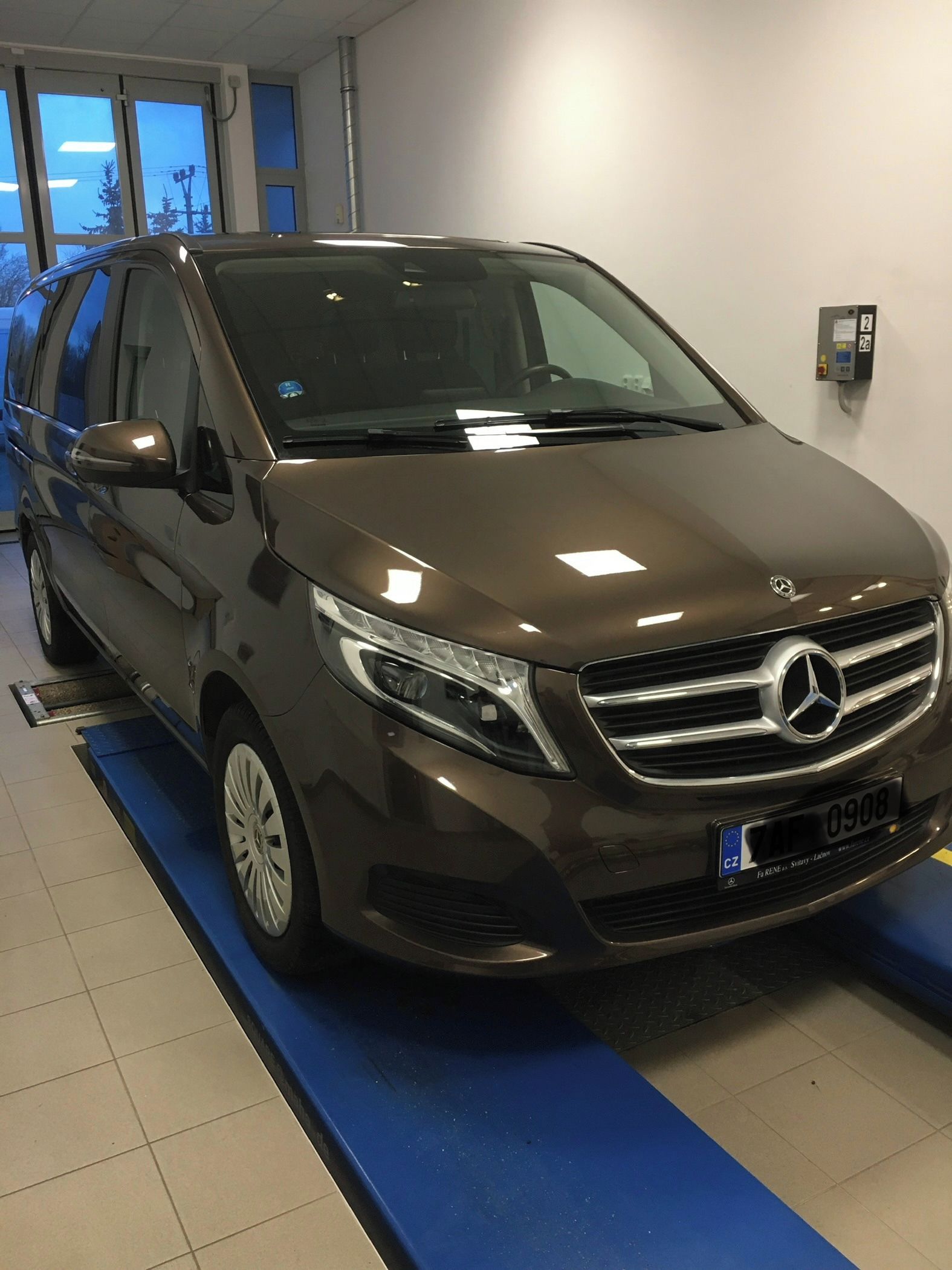 Mercedes-Benz Třídy V, V 220 d VKL/L (120 kW), 7 míst - fotka 3