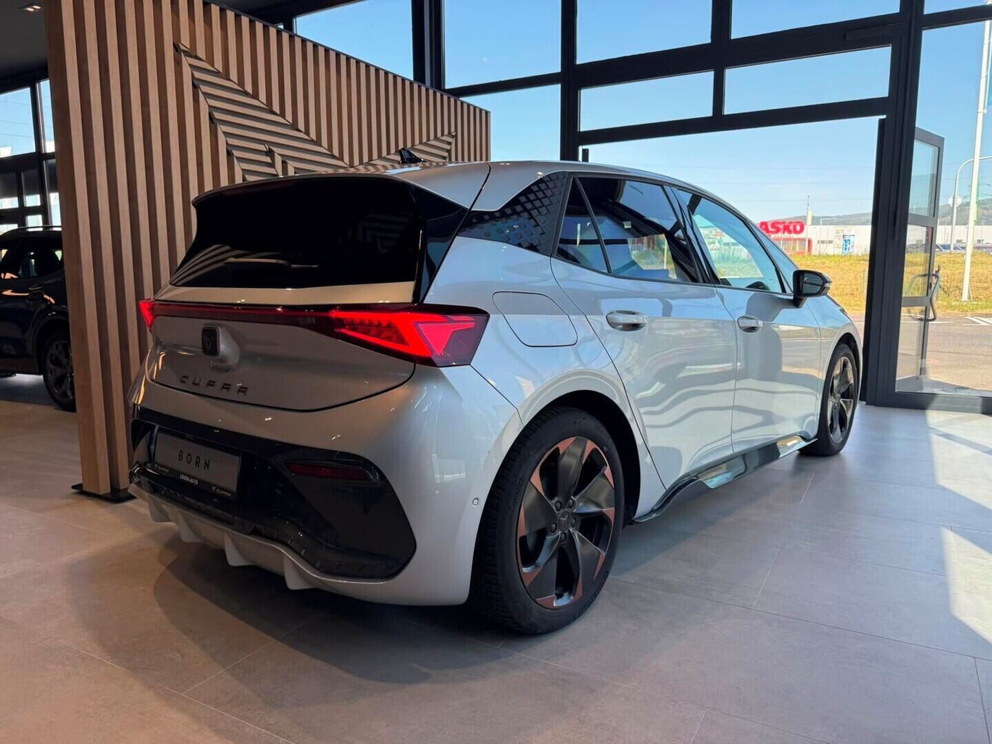 Cupra Born, e-Boost 77 kWh / 231k 170 kW - fotka 6