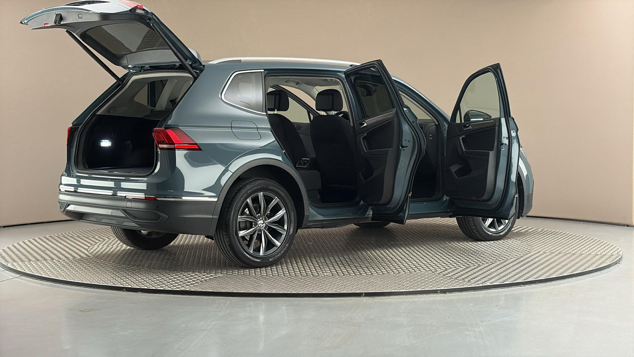 Volkswagen Tiguan Allspace, 2.0 TDI DSG Life - fotka 6