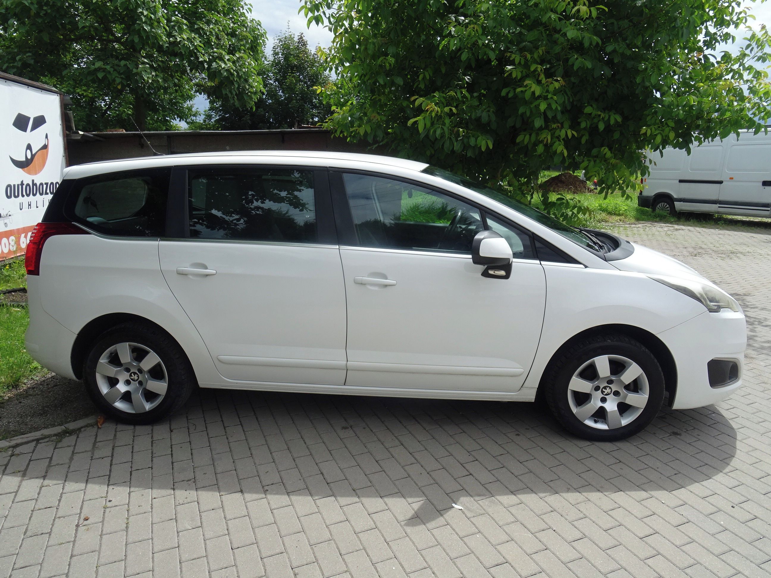 Peugeot 5008, 1.6 HDI, 7 MÍST - fotka 3