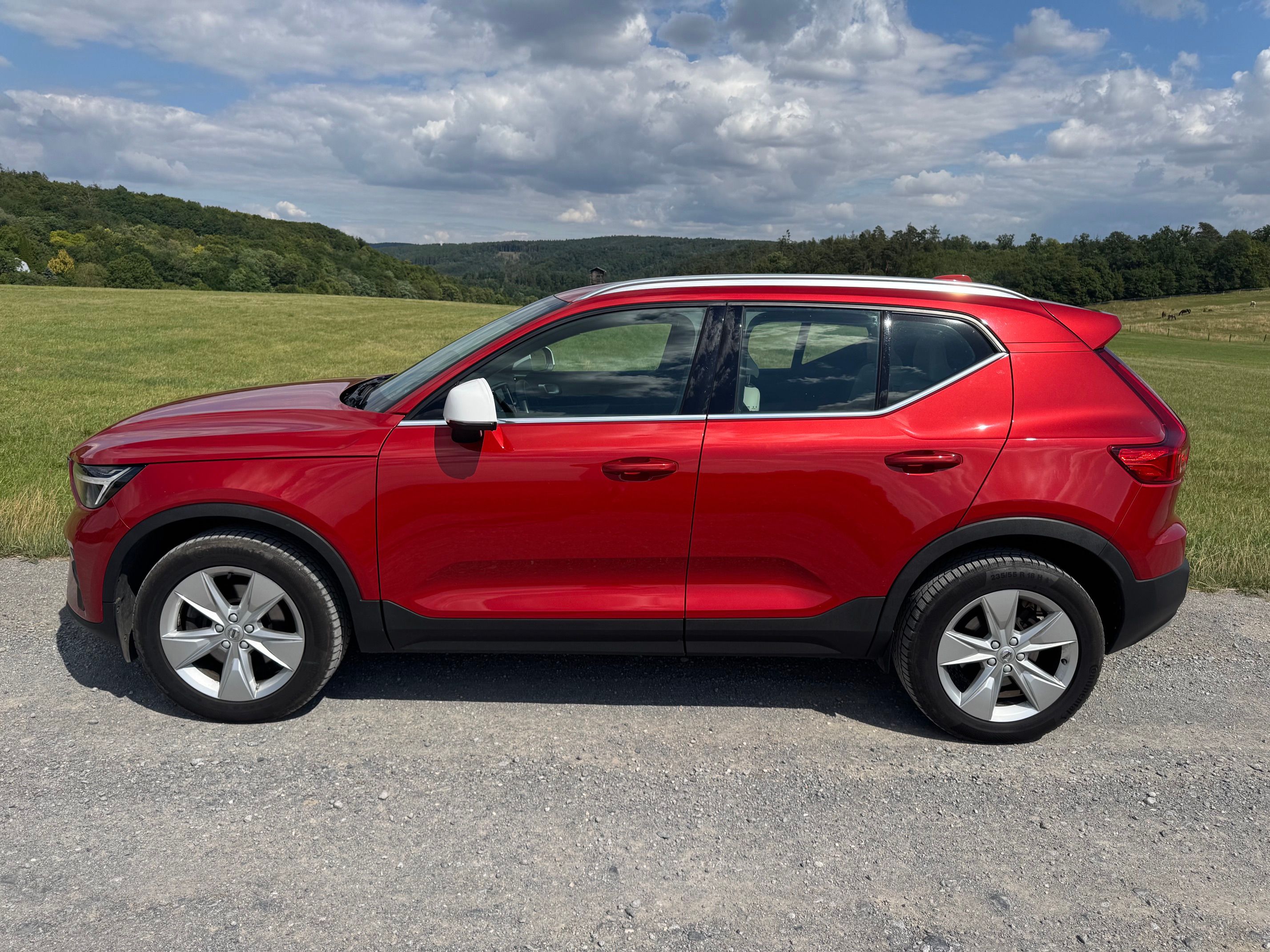 Volvo XC40, B4 PLUS BRIGHT 2.0 145kW ČR - fotka 5