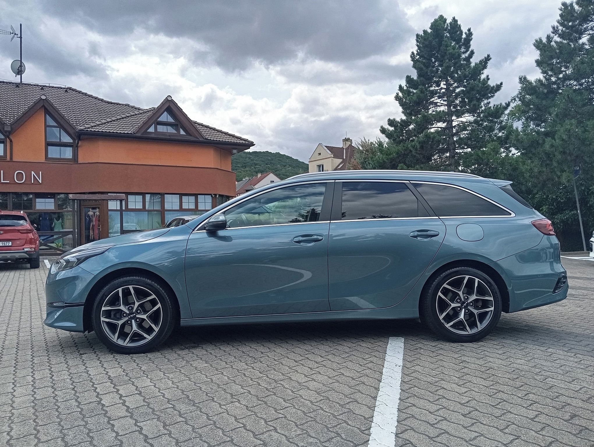 Kia Cee´d SW, 1.5 T-GDi TOP + tažné zařízení - fotka 5