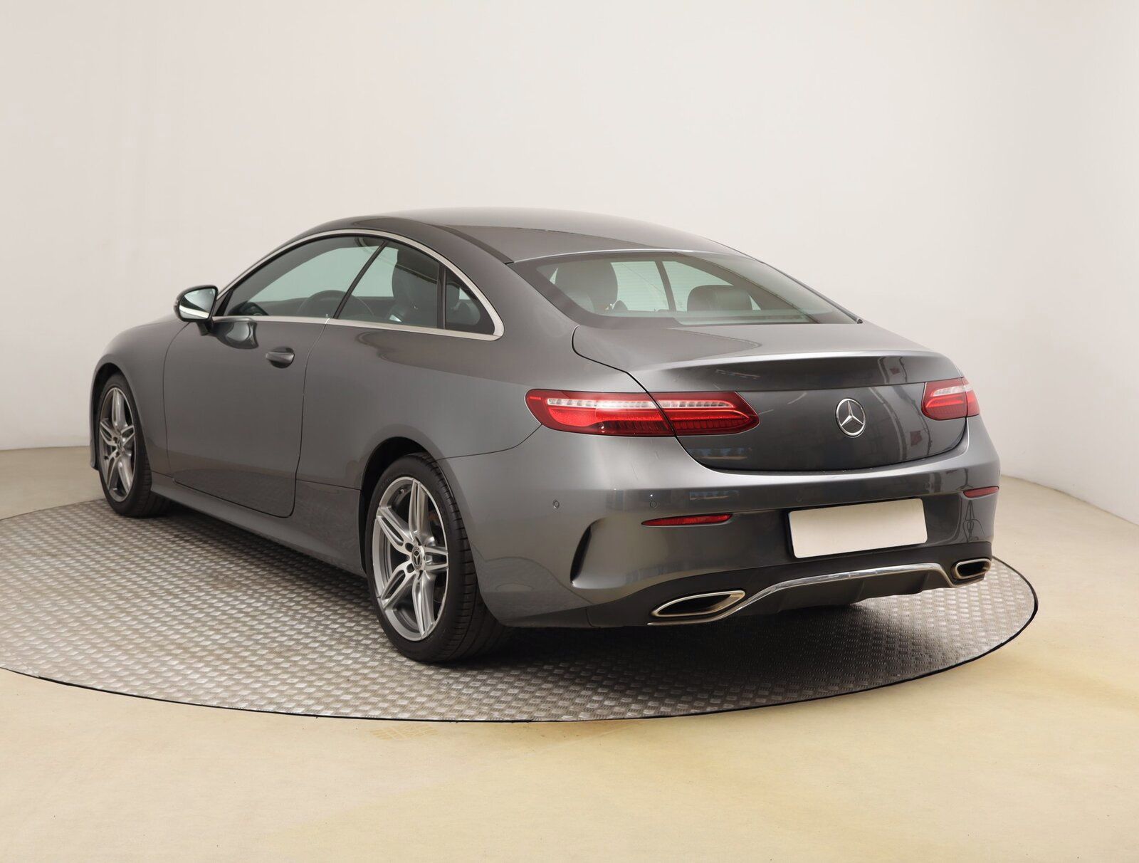 Mercedes-Benz Třídy E, 200, AMG Paket, Automat, Kůže - fotka 4