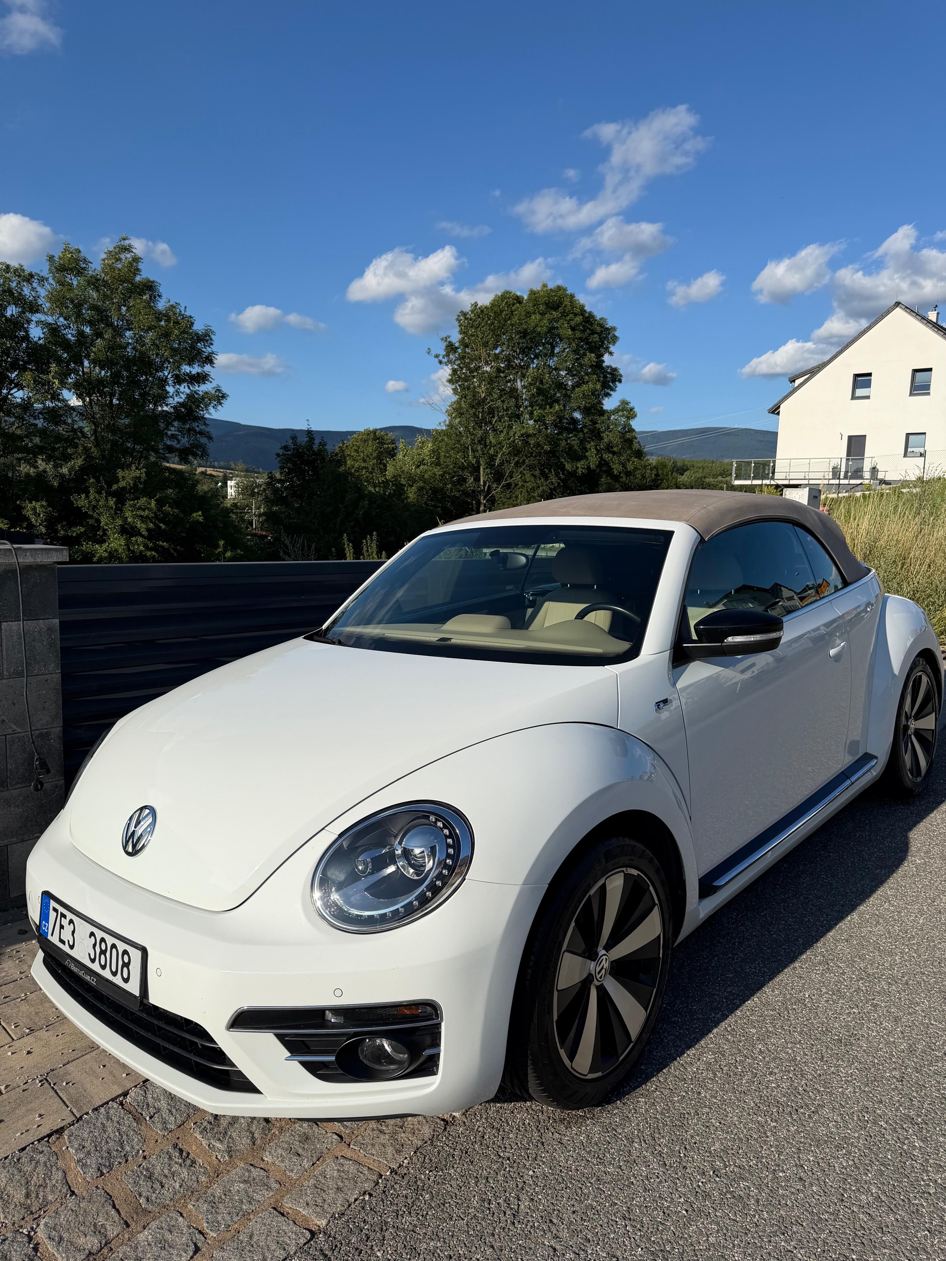 Volkswagen Beetle, VW Beetle Cabrio R-Line 2.0TSI - fotka 5