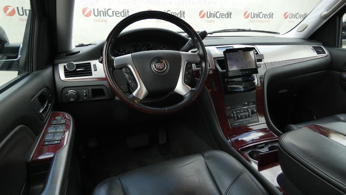 Cadillac Escalade, 6,2 V8 301kW - fotka 5
