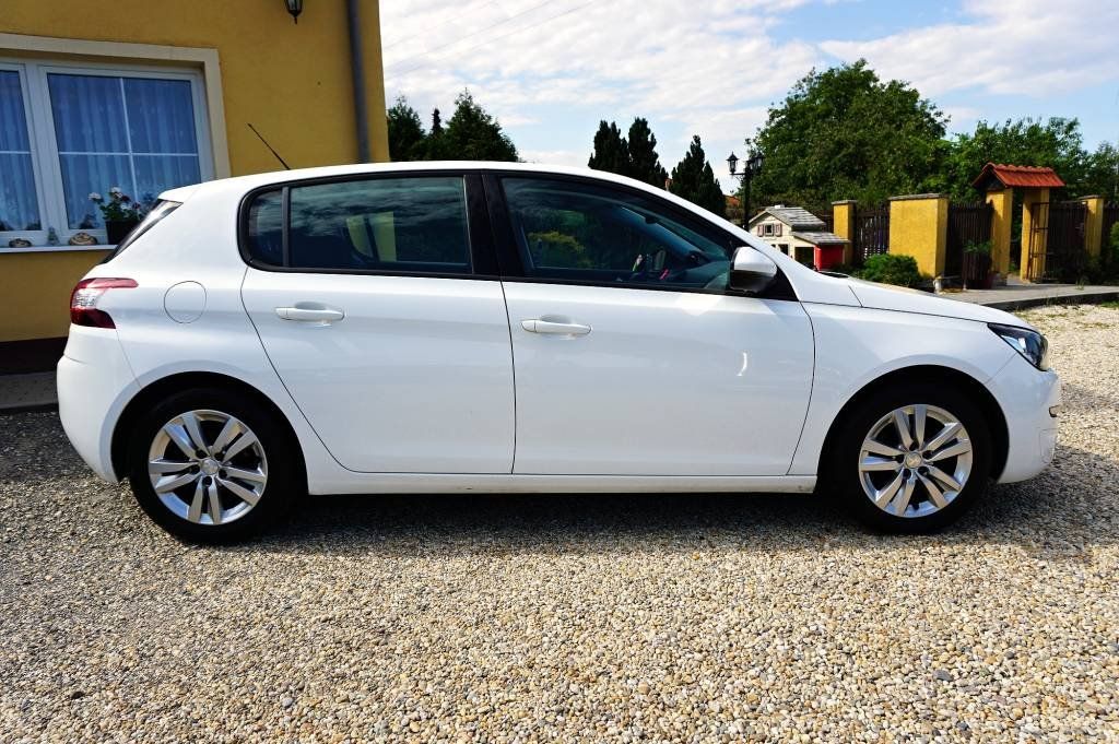 Peugeot 308, 308 ACTIVE 1,2 PT 81 kW - fotka 3
