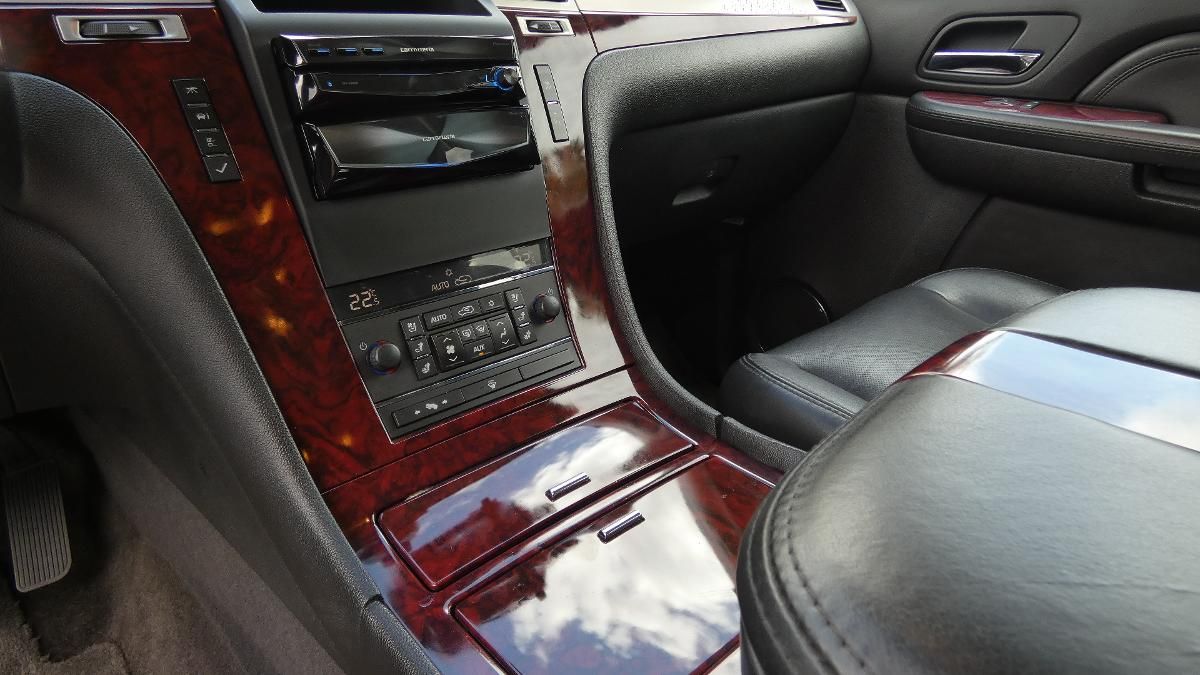 Cadillac Escalade, 6,2 V8 301kW - fotka 6
