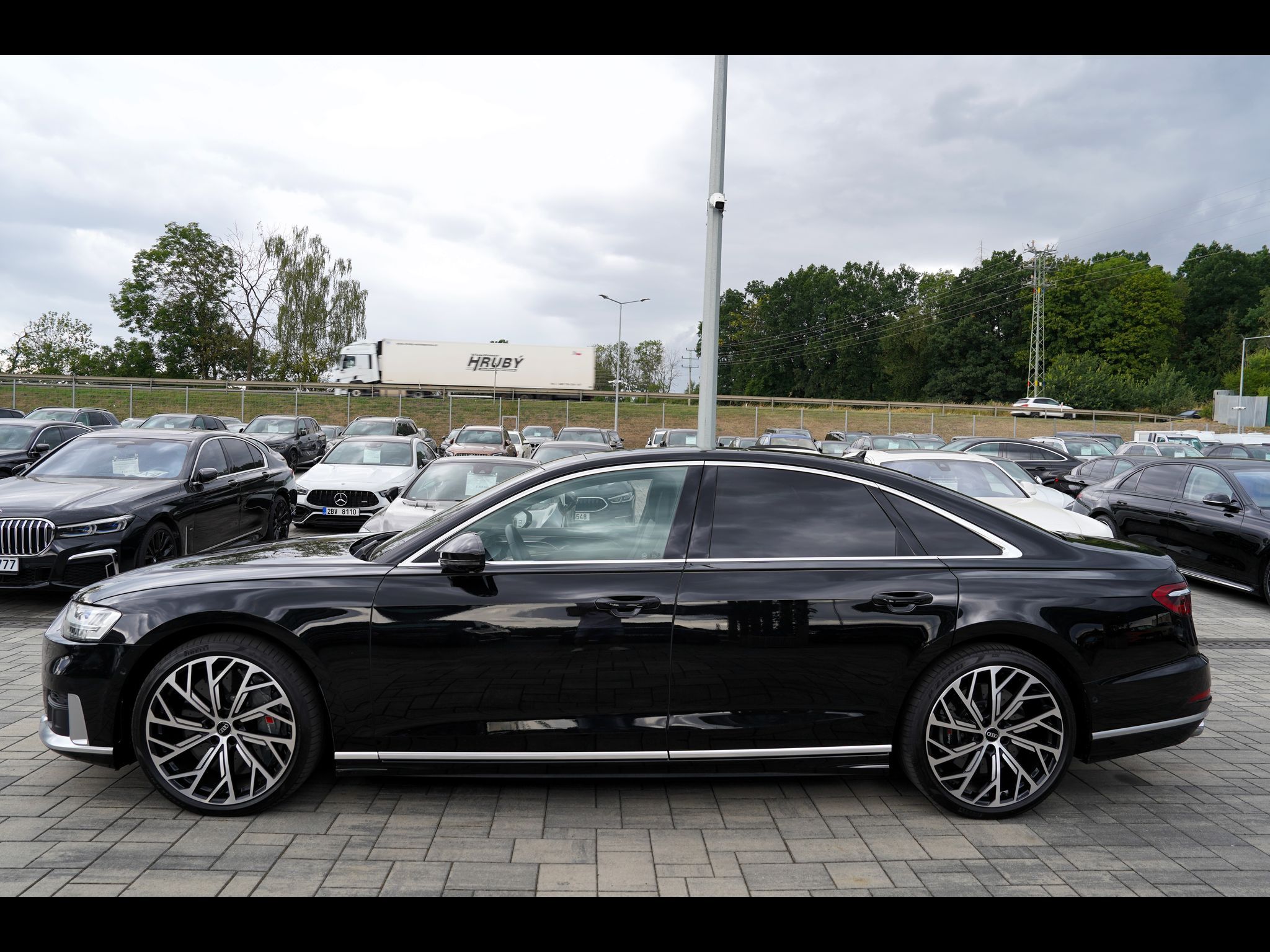 Audi S8, 4.0 TFSI Quattro/B&O/Matrix/57 - fotka 3