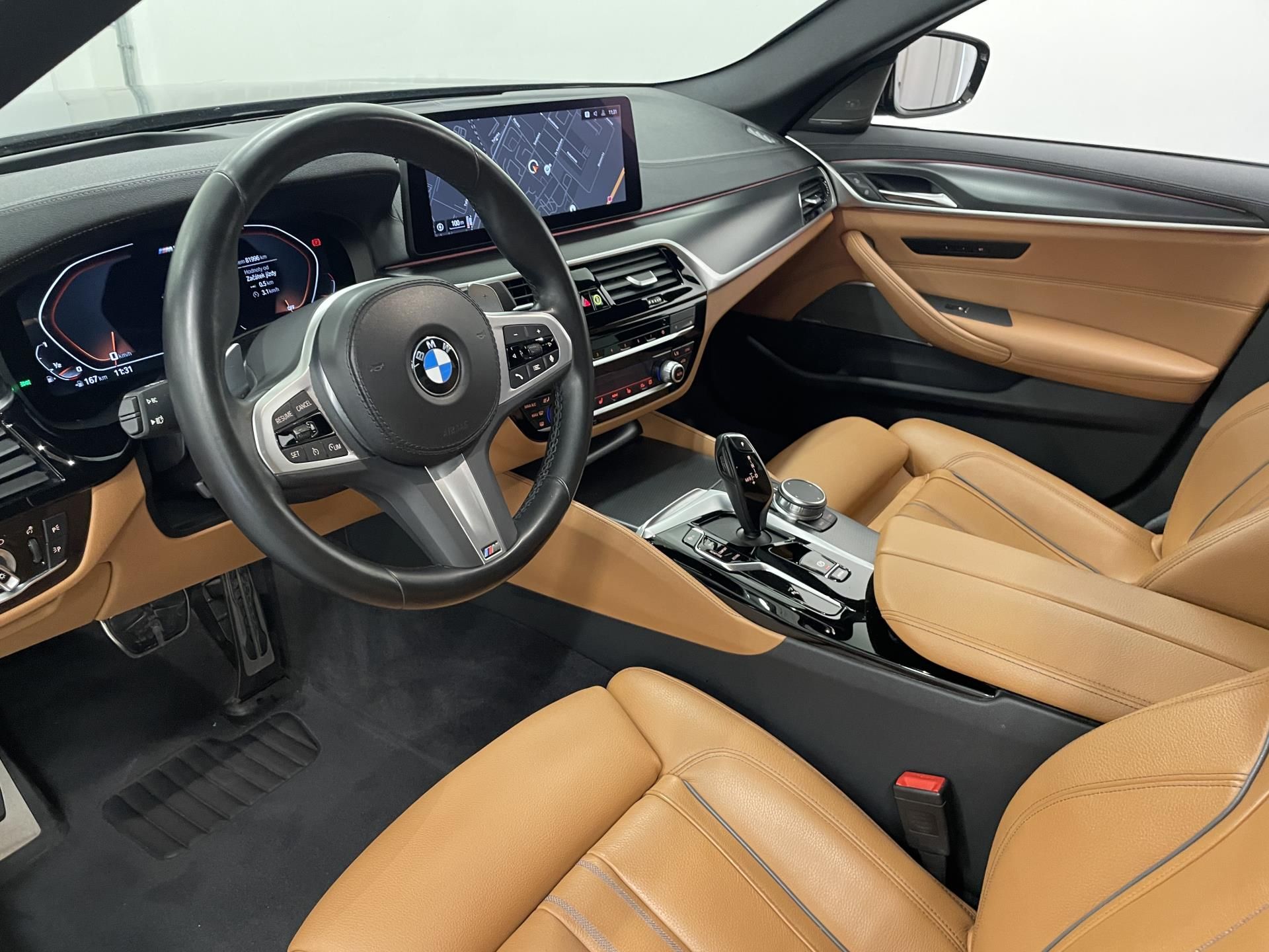 BMW Řada 5, M550i xDrive Sedan - fotka 6