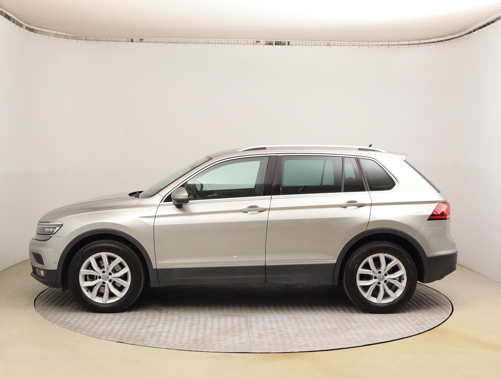 Volkswagen Tiguan, 2.0 TSI, Elegance, 4X4 - fotka 3