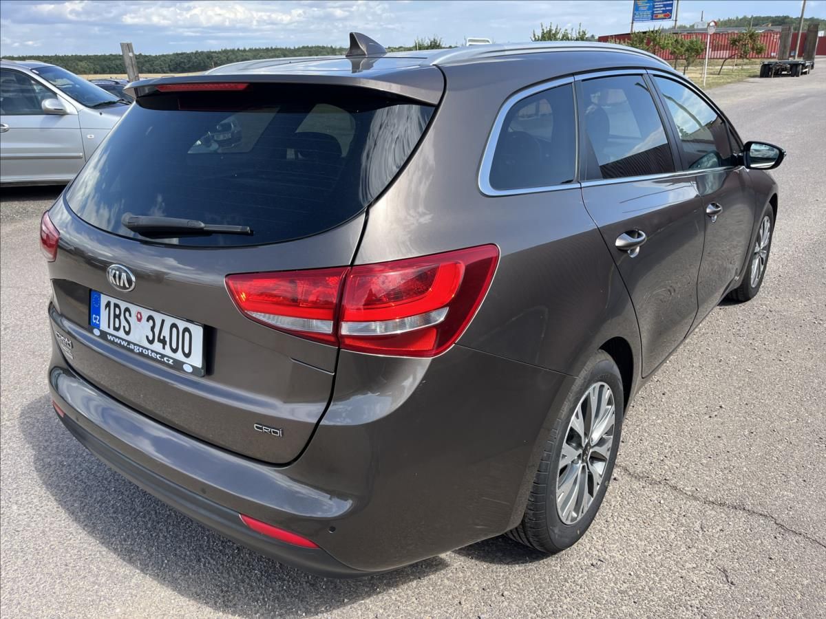 Kia Cee´d, 1,6 CRDi ČR KLIMA KAMERA NAVI - fotka 6