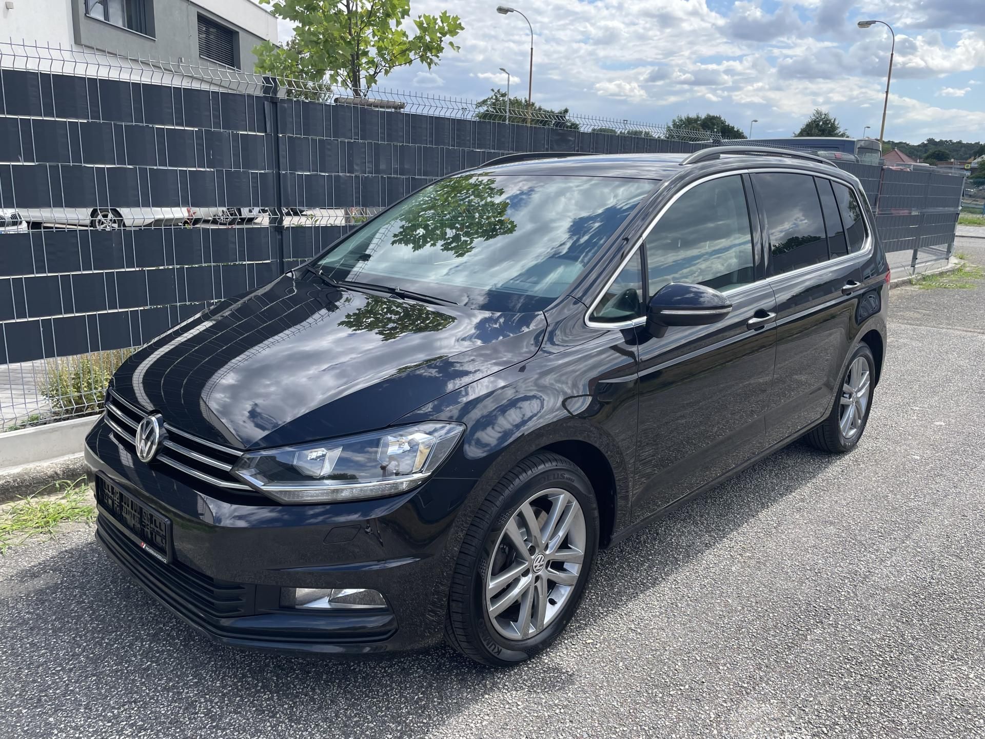 Volkswagen Touran, 1.4 TSI 110kW 7 MÍST - fotka 2