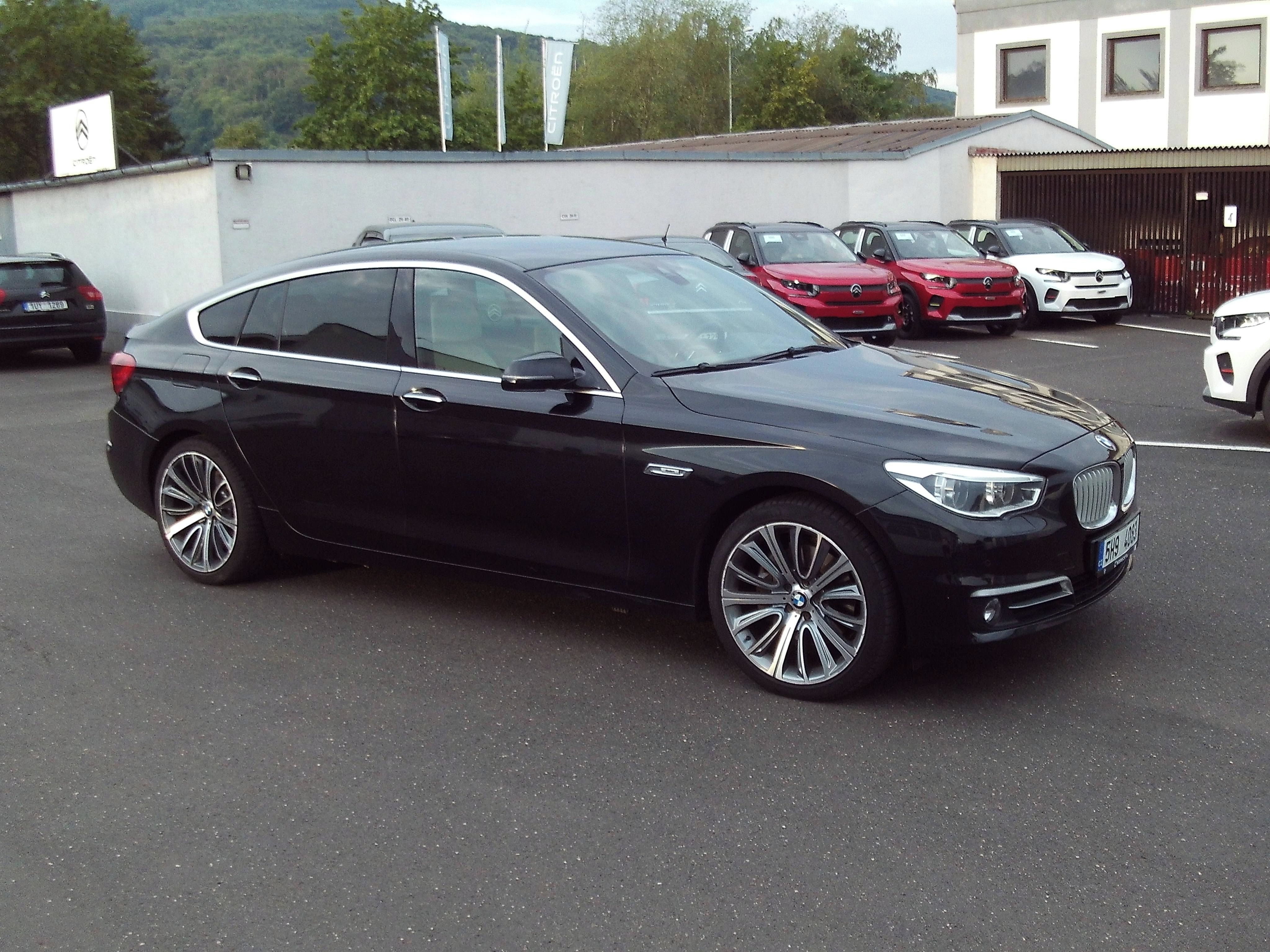 BMW Řada 5, 530d xDrive - fotka 3