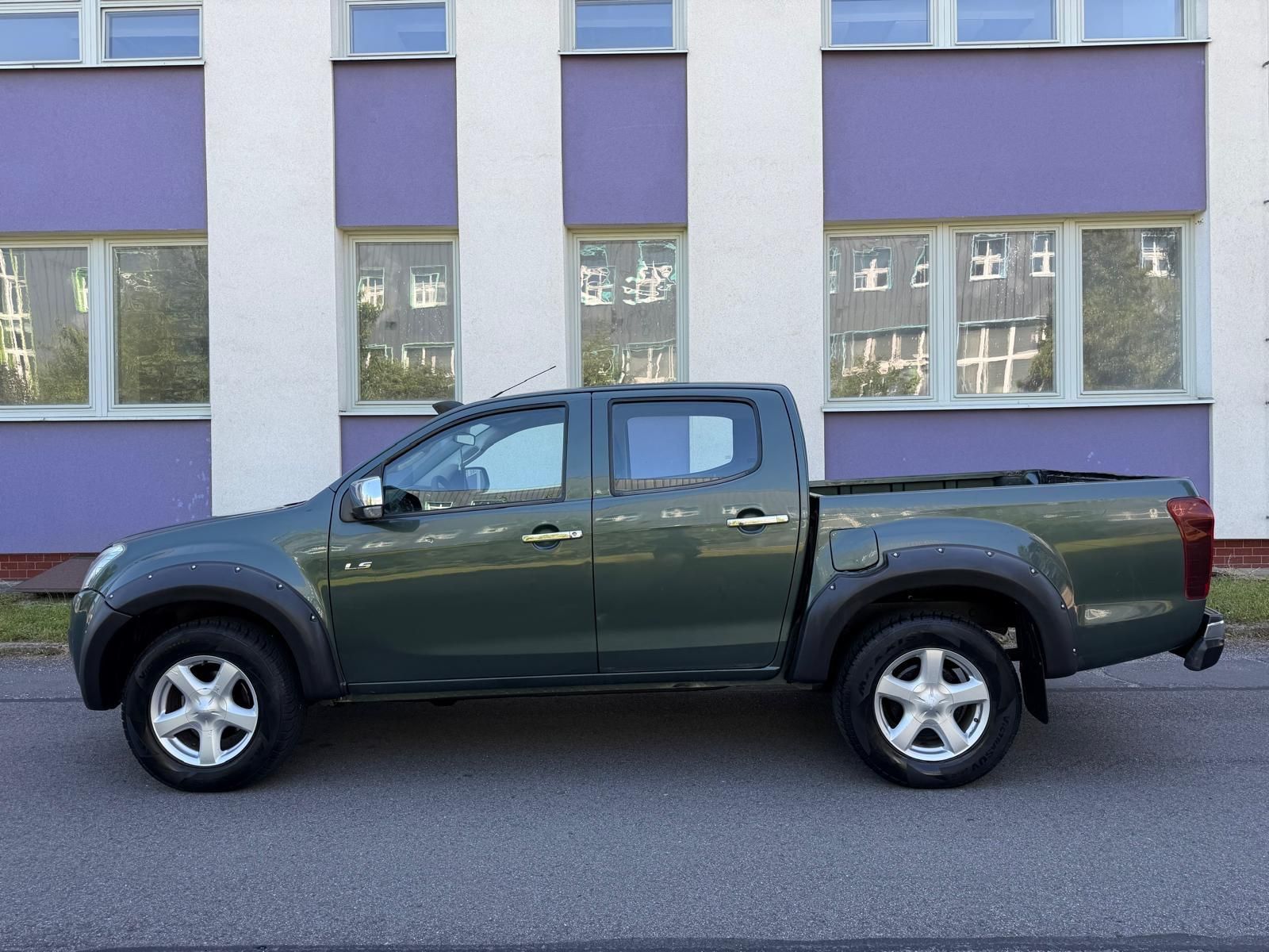 Isuzu D-Max, 2,5 D 4WD automat - fotka 2