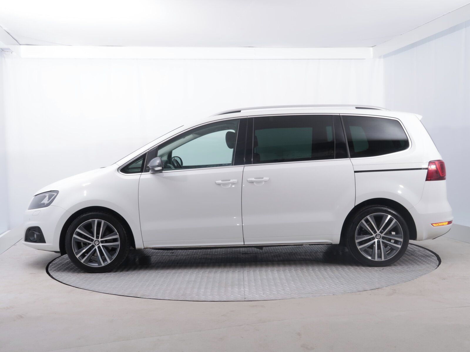 Seat Alhambra, 2.0 TDI, 4X4, 7 míst, Kůže - fotka 3