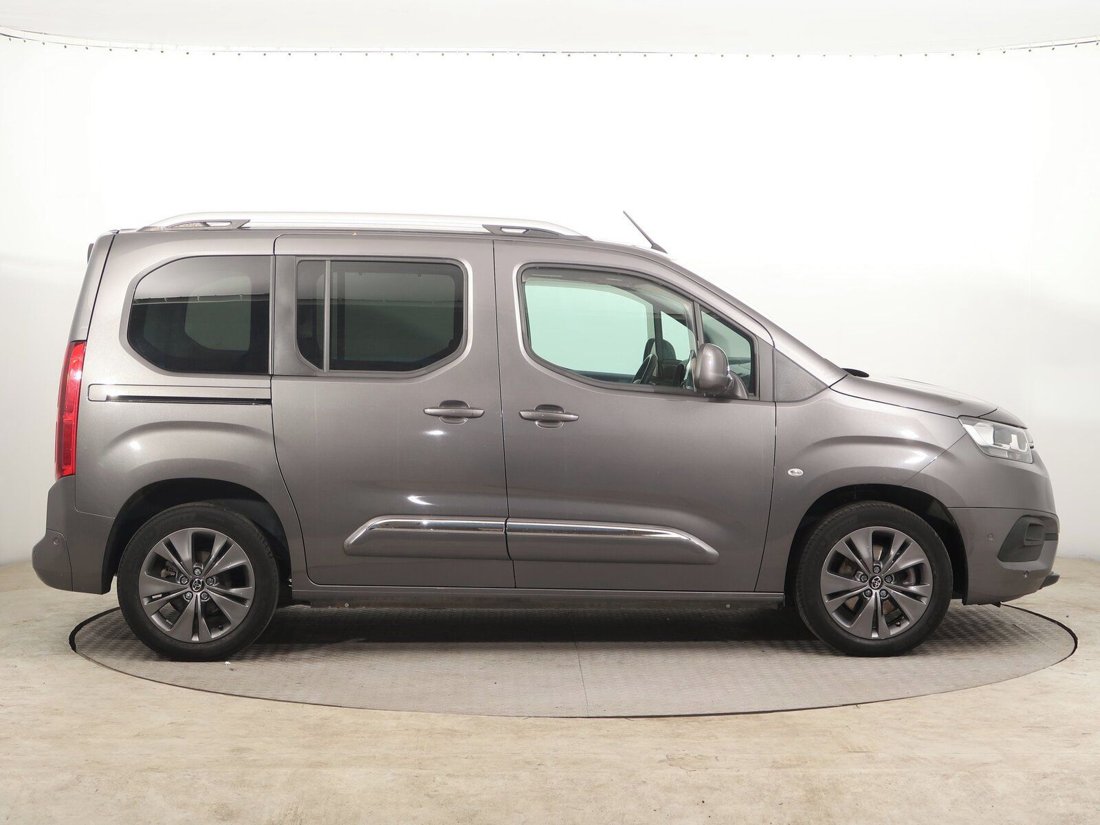 Toyota Proace City Verso, 1.5 D-4D, Family, 5Míst, Klima - fotka 5