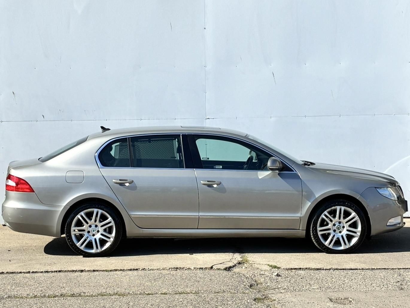 Škoda Superb, 2.0 TDI 4x4 DSG / 103 kW Exclu - fotka 3