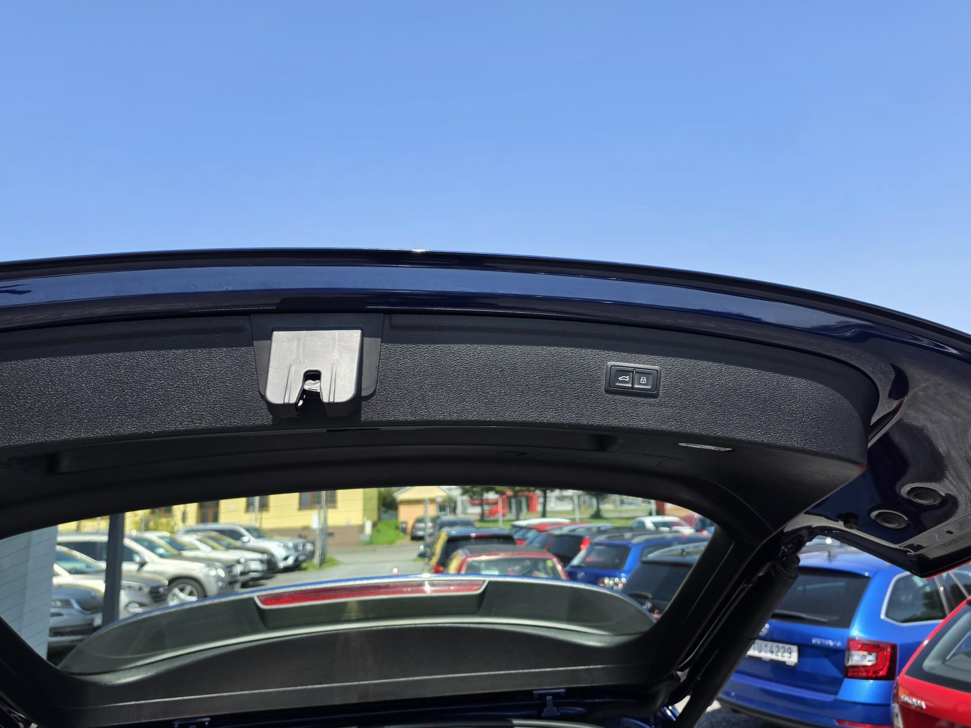 Audi Q5, 2.0 TFSI S-Line Hybrid - fotka 6