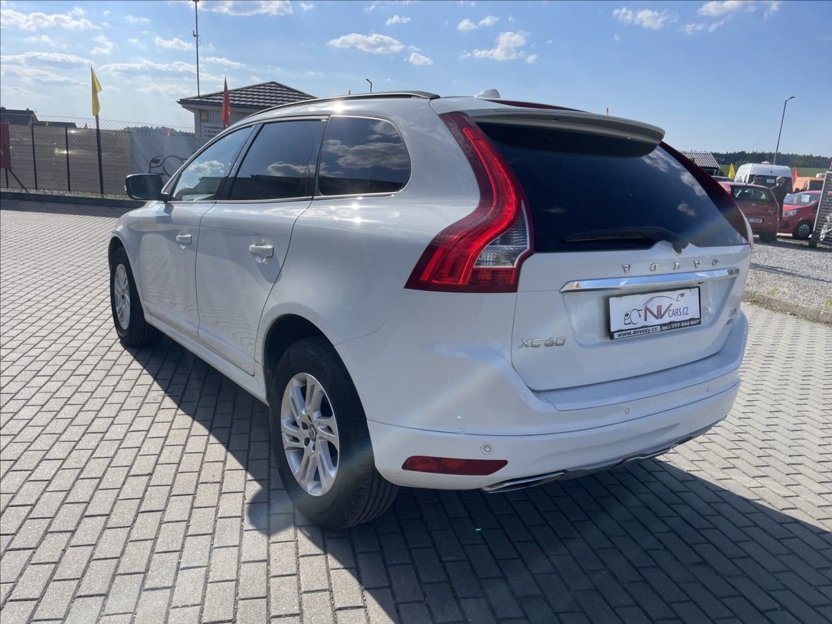 Volvo XC60, 2,4 D4 Geartronic Kinetic AWD - fotka 4