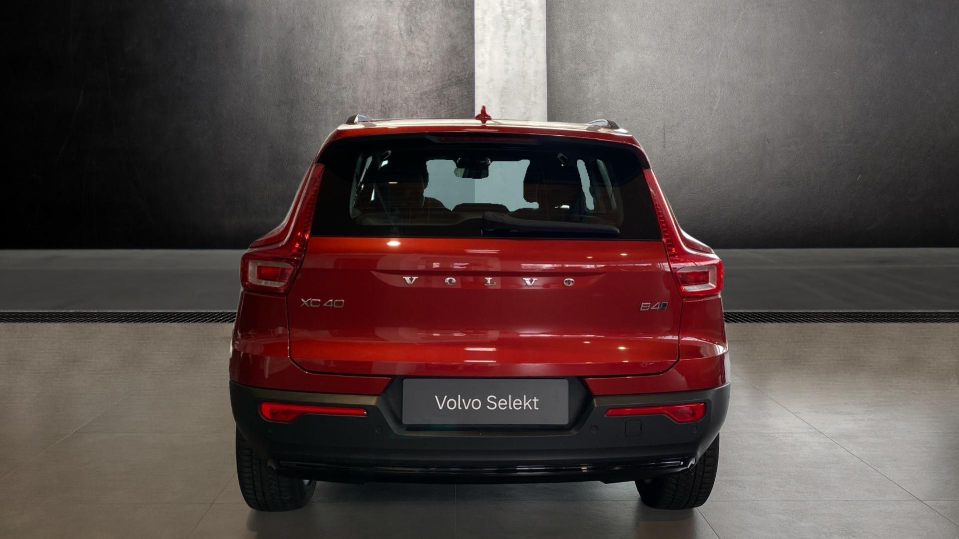 Volvo XC40, PLUS DARK, B4 AWD, 145+10 kW / - fotka 4