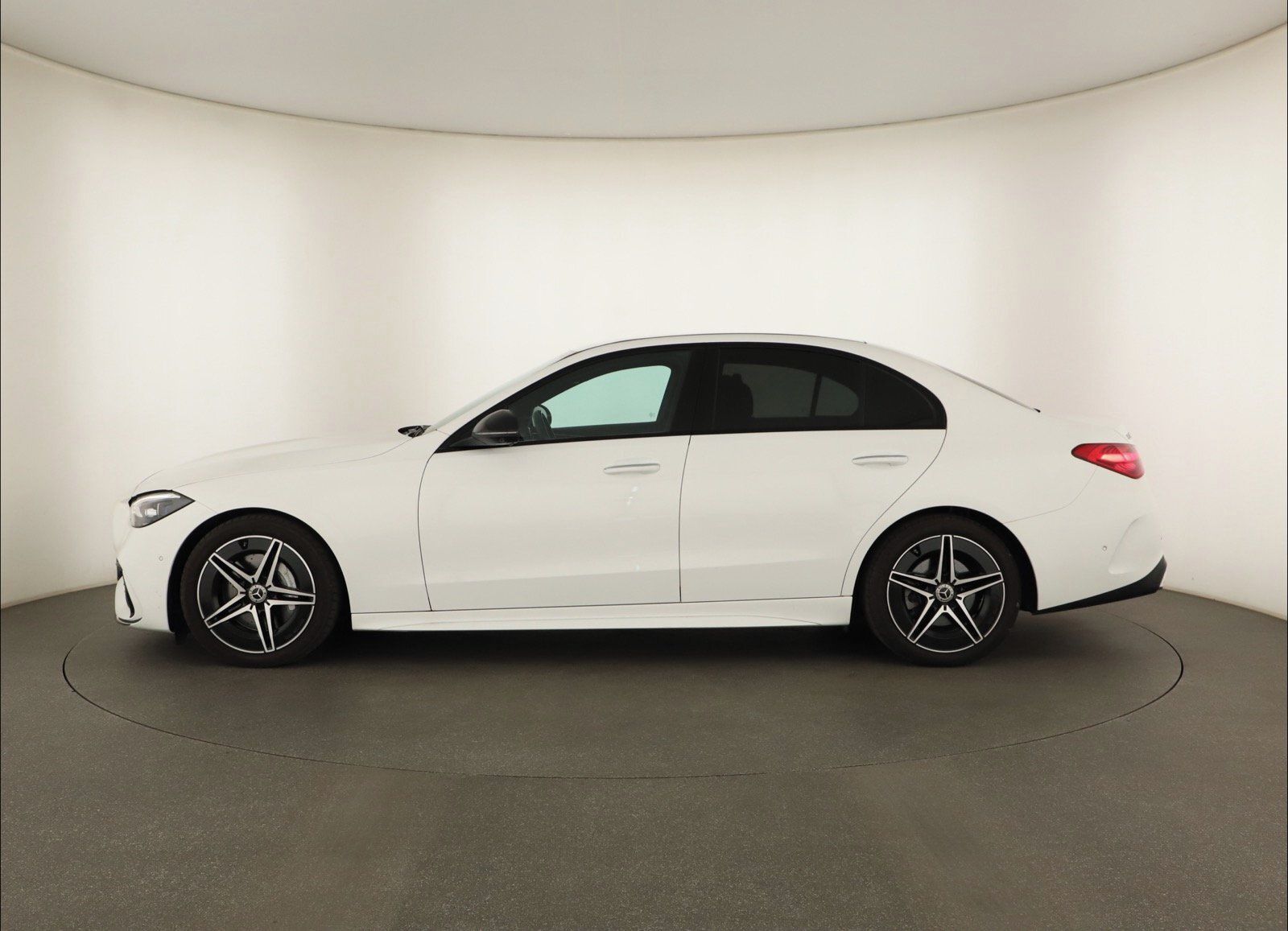 Mercedes-Benz Třídy C, 300 4MATIC, AMG Paket - fotka 2