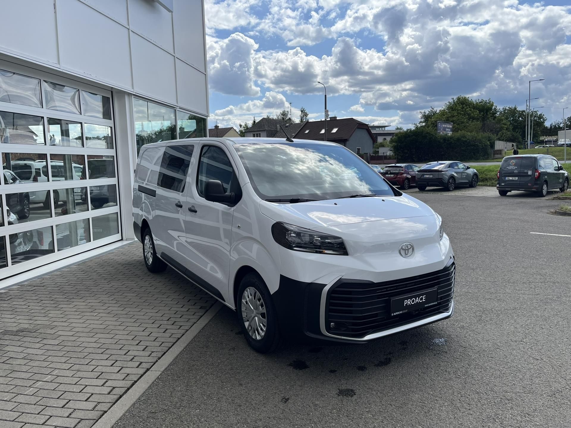 Toyota Proace, 2.2 D-4D 150k 6M/T Crew CAB 6 - fotka 3