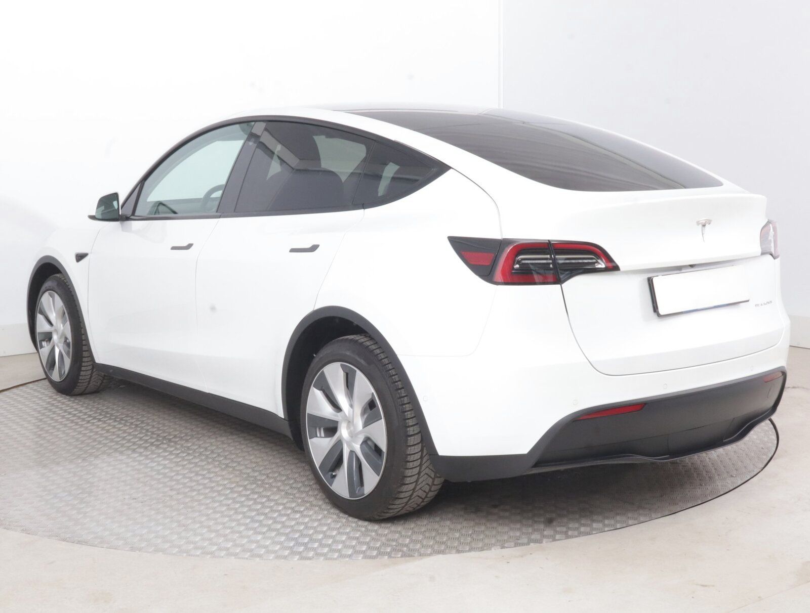 Tesla Model Y, Long Range AWD 75kWh, SoH 91% - fotka 4