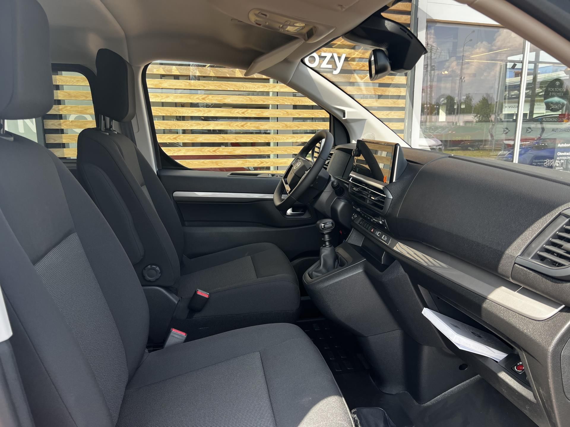 Toyota Proace Verso, 2,2D 150K 6MT BUSINESS + COMFO - fotka 6
