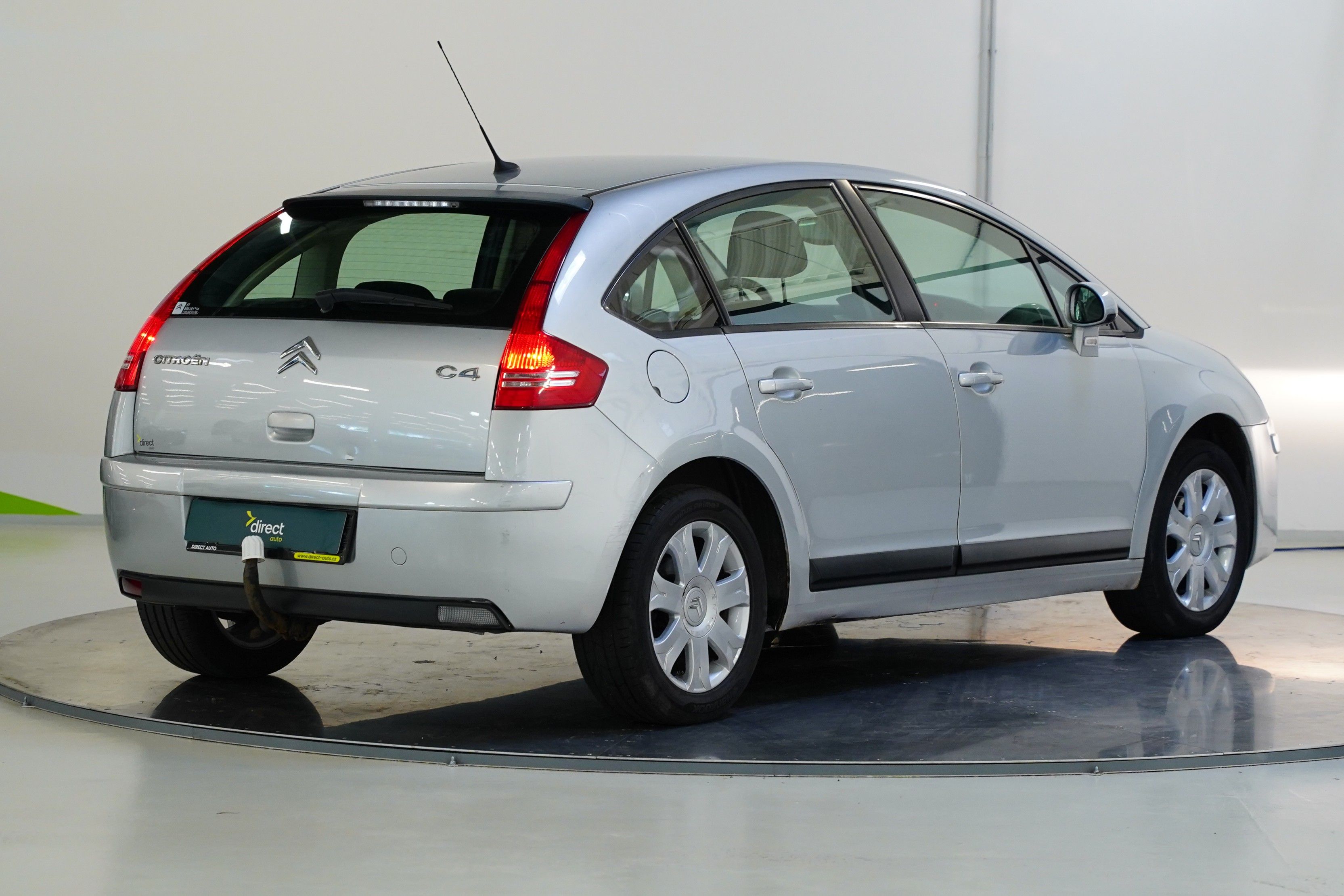 Citroën C4, 1.4i 65 kw - fotka 2