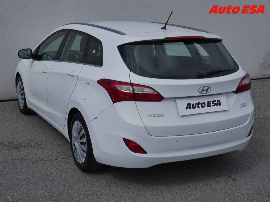 Hyundai i30, 1.6,2.maj,ČR,STK 10/2027 - fotka 6