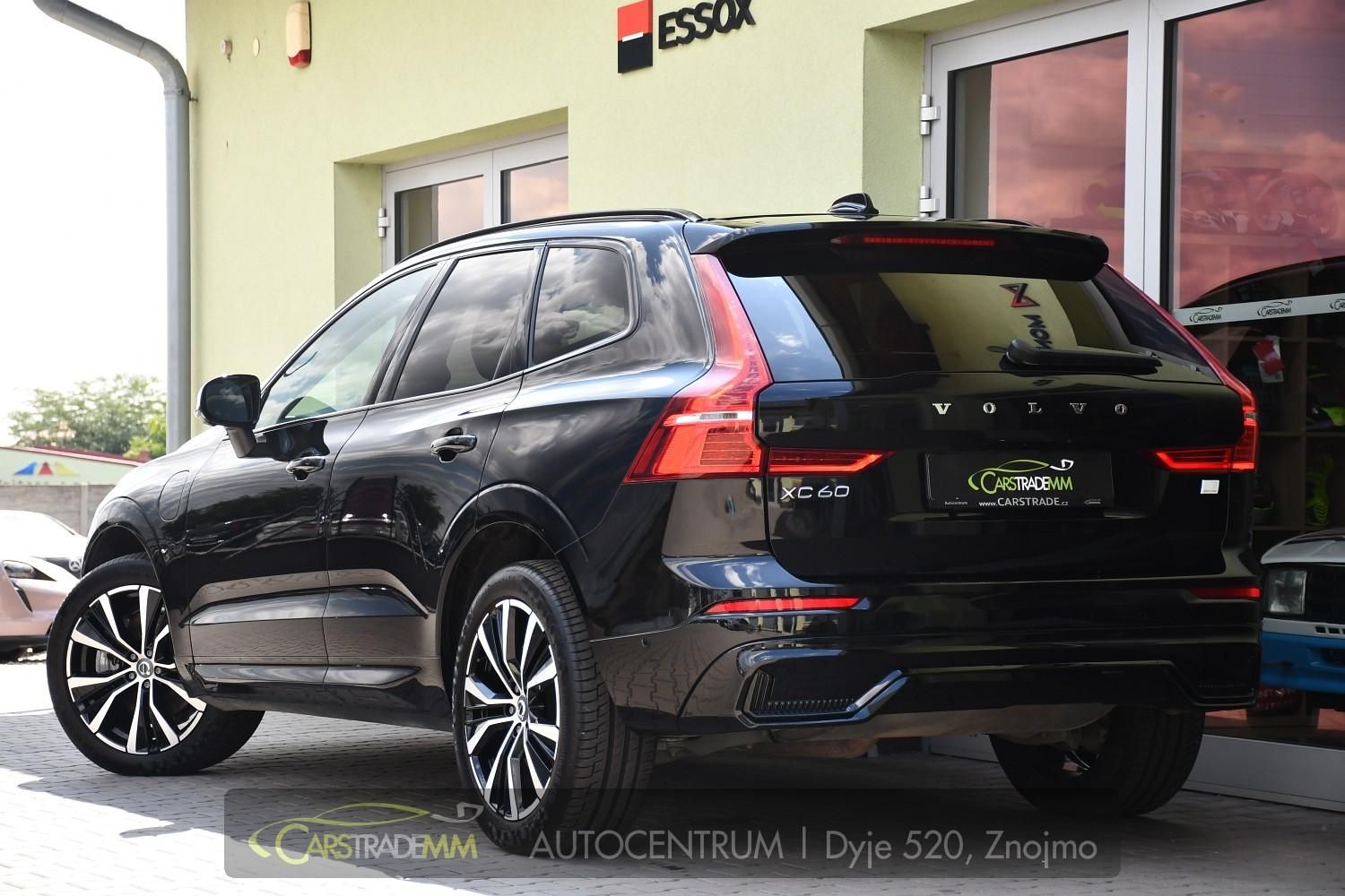 Volvo XC60, 2.0T8 R-Desing RECHARGE - fotka 3