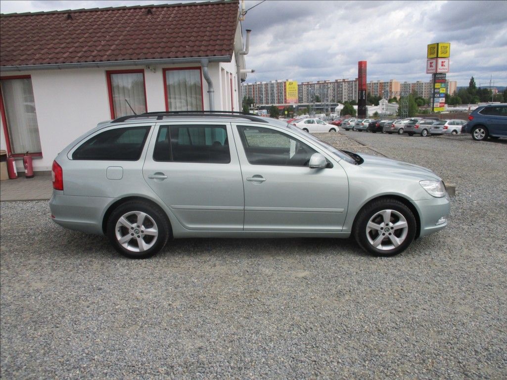 Škoda Octavia, 1,4 TSI, klima,xenon,servis, - fotka 5