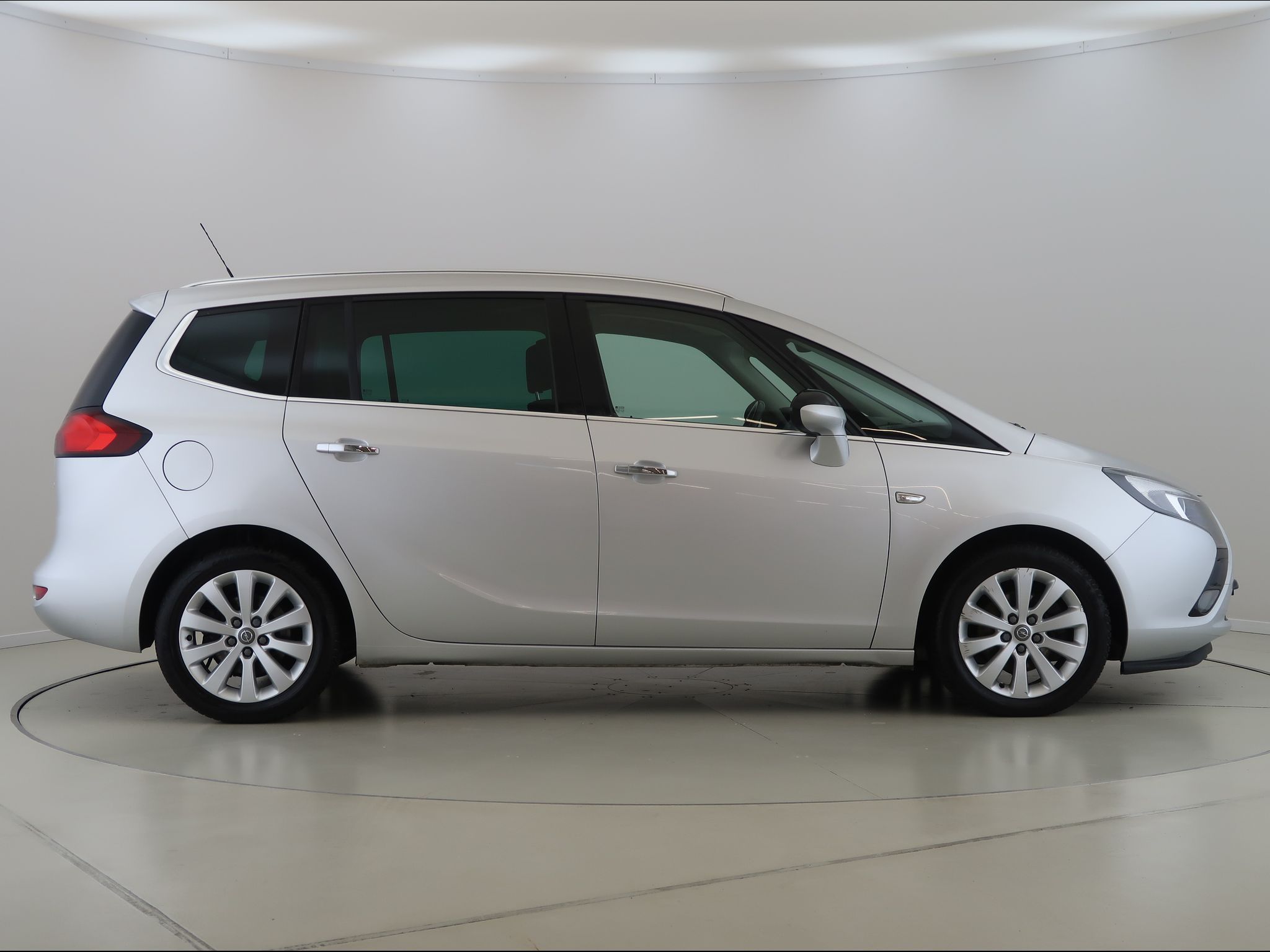 Opel Zafira, 1.4Turbo,103kW,CZ,1Maj,7míst - fotka 5
