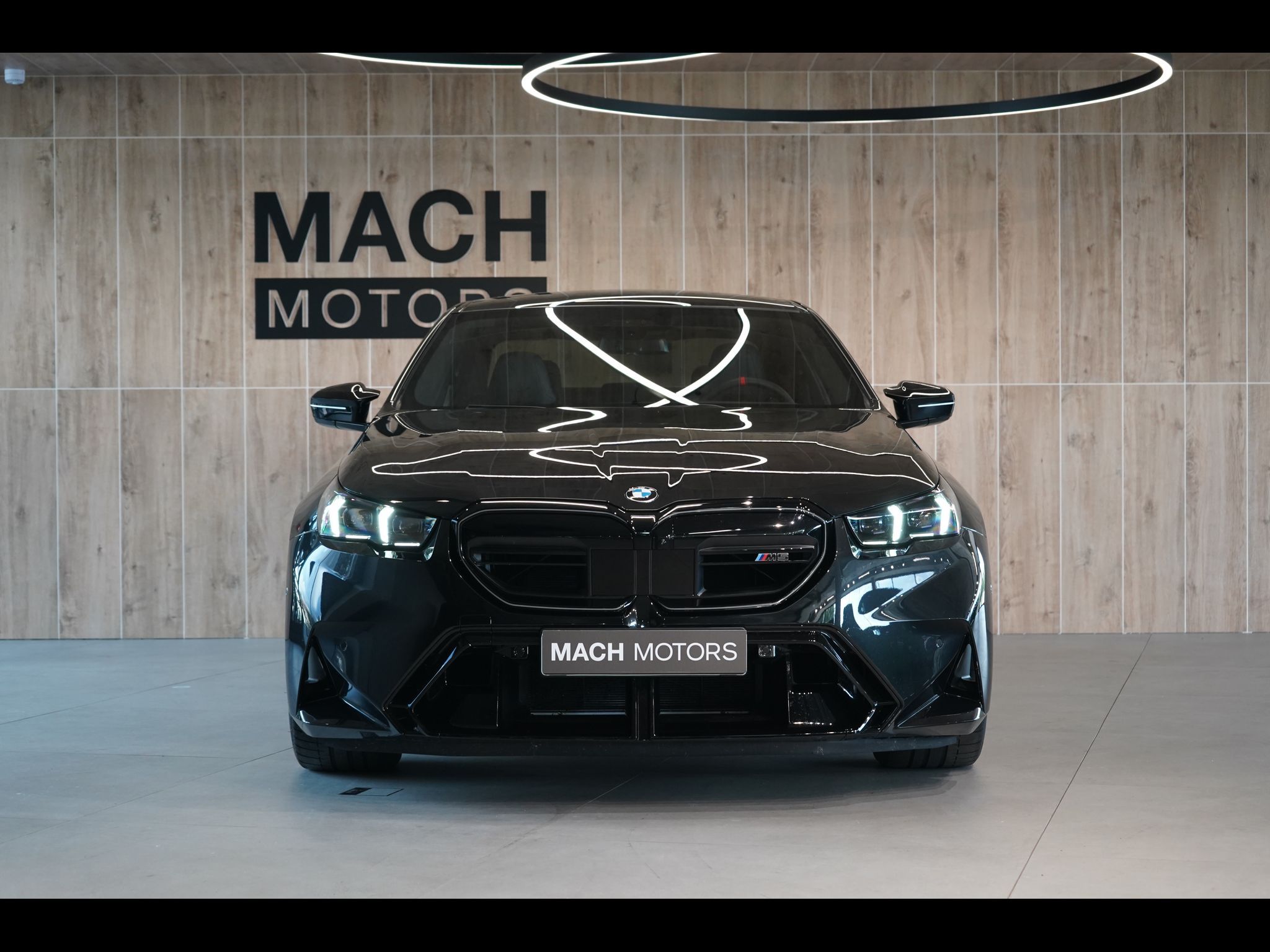 BMW M5, B&W, Ventilace, Panorama, HUD - fotka 3