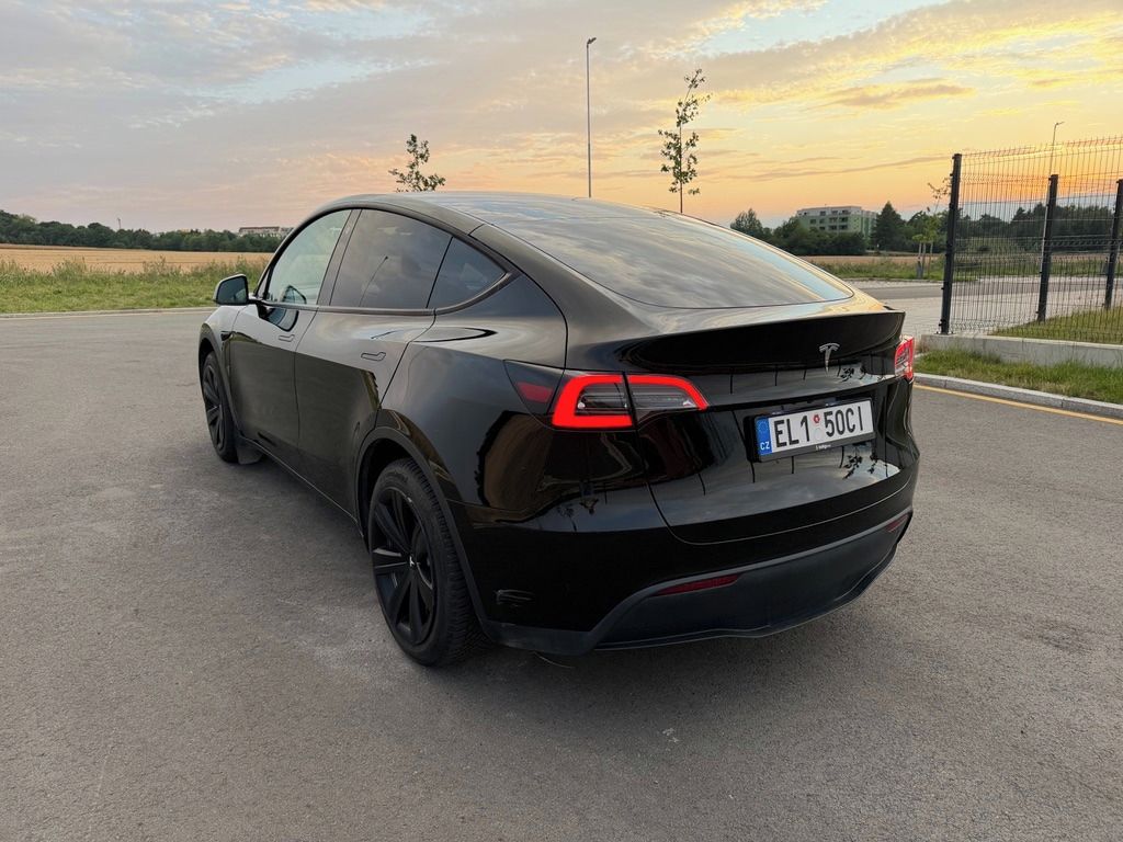Tesla Model Y, Long Range 4WD, SoH 96% - fotka 4