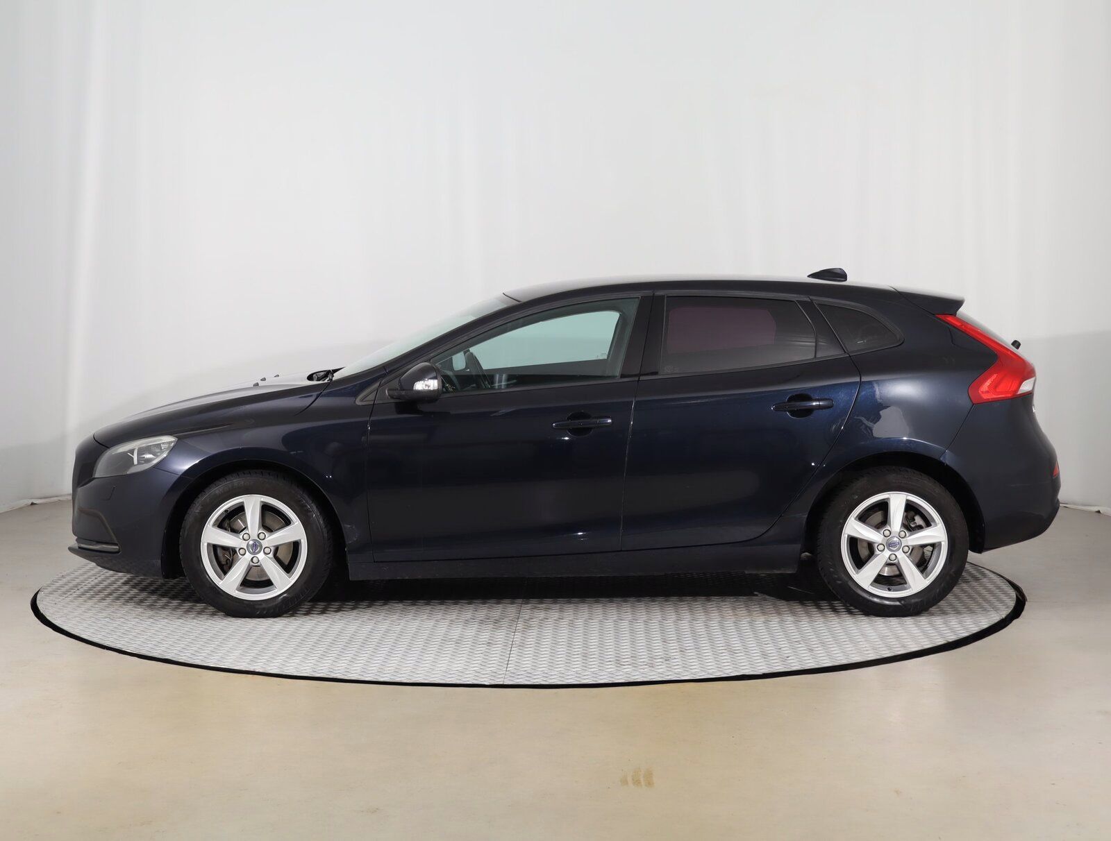 Volvo V40, 2.0 T2, Navi, Xenony - fotka 3